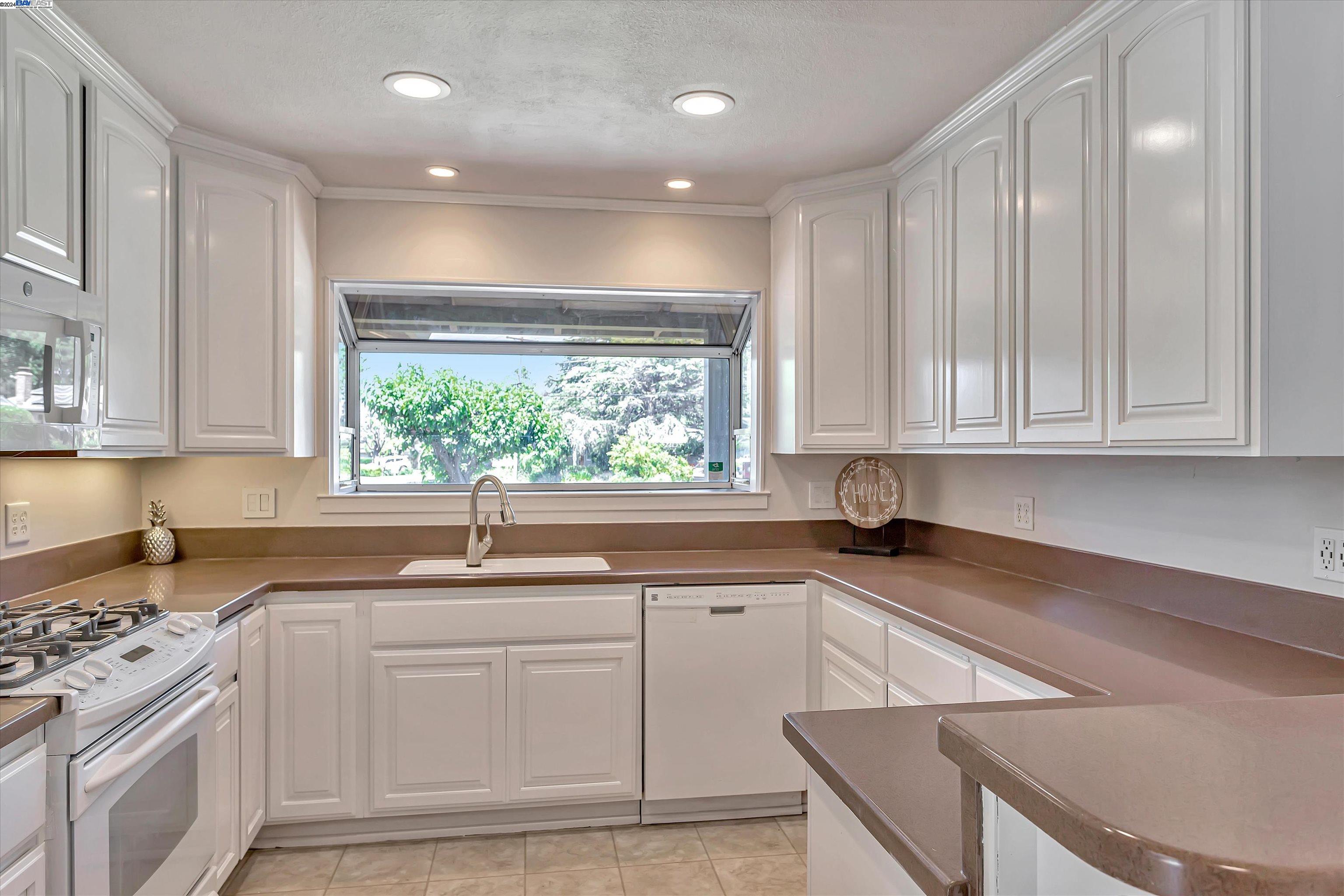Detail Gallery Image 12 of 33 For 150 Titania Ct, Walnut Creek,  CA 94597 - 3 Beds | 2 Baths