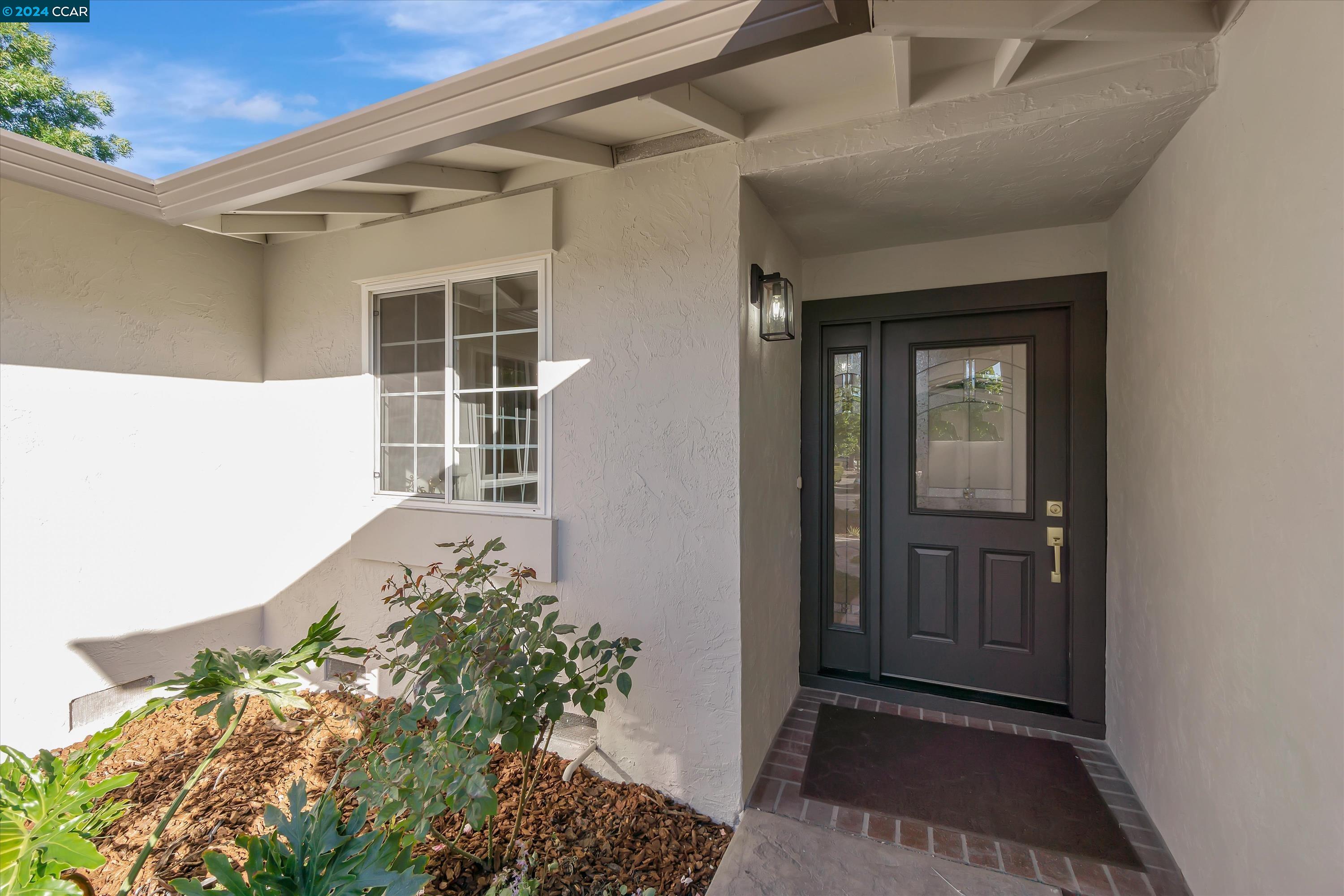 Detail Gallery Image 6 of 54 For 2090 Fox Way, Concord,  CA 94518 - 4 Beds | 2 Baths