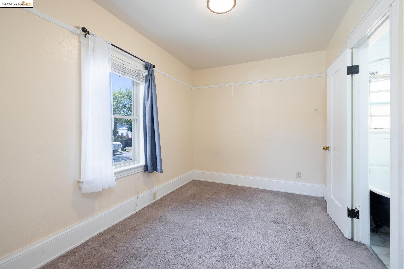 Detail Gallery Image 11 of 22 For 2209 Byron St, Berkeley,  CA 94702 - 2 Beds | 1 Baths