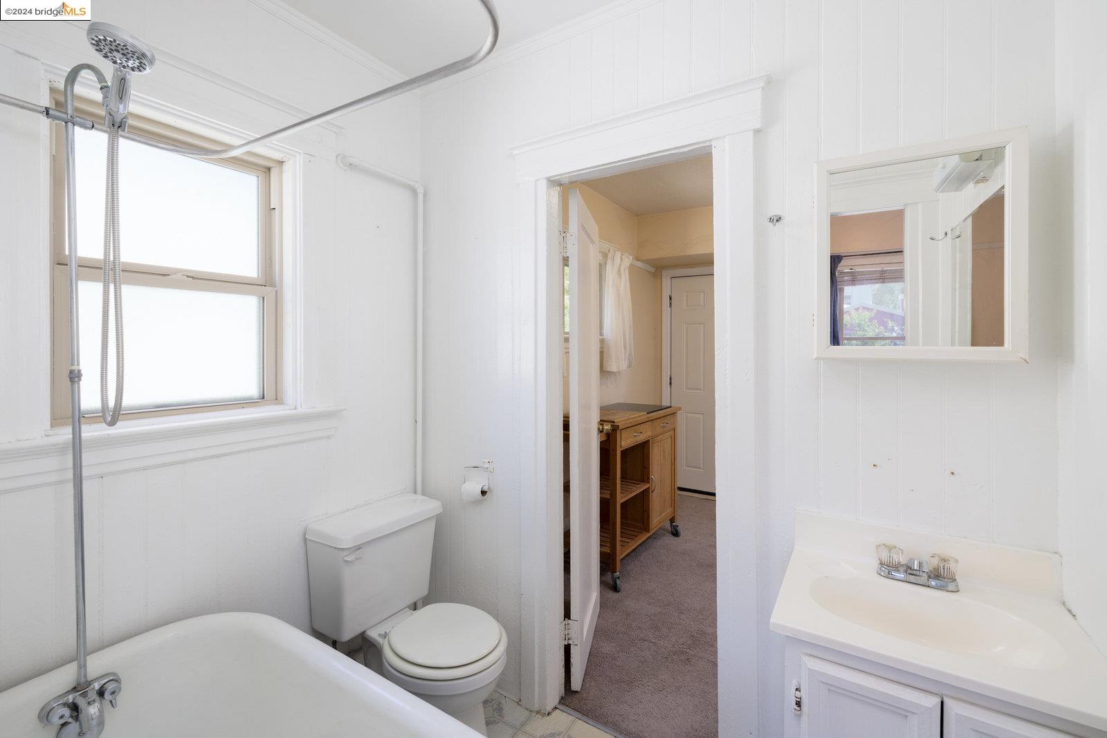 Detail Gallery Image 13 of 22 For 2209 Byron St, Berkeley,  CA 94702 - 2 Beds | 1 Baths