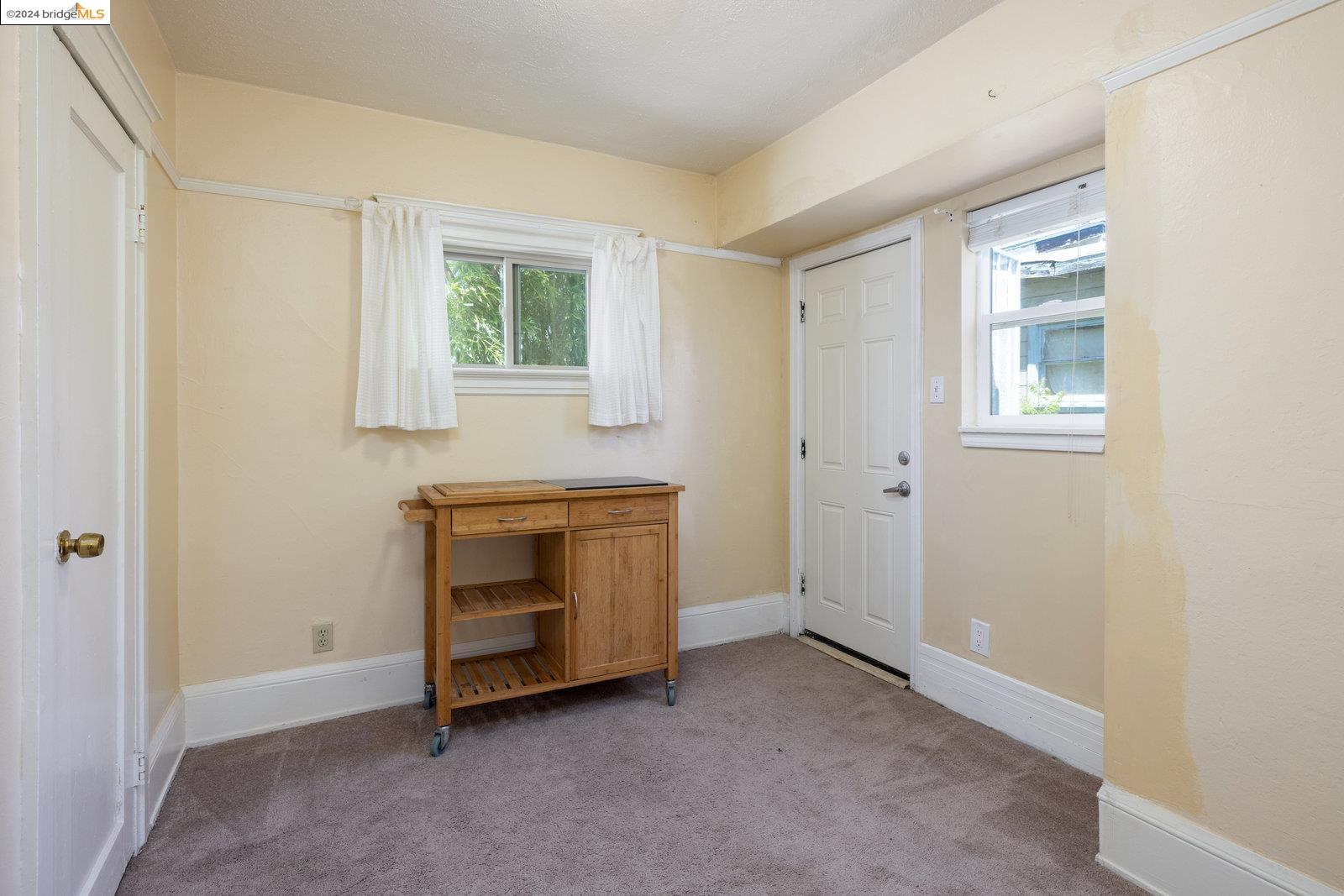 Detail Gallery Image 15 of 22 For 2209 Byron St, Berkeley,  CA 94702 - 2 Beds | 1 Baths