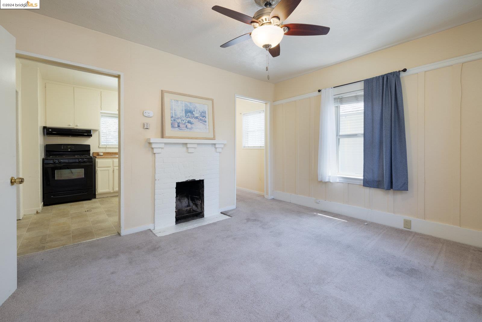 Detail Gallery Image 7 of 22 For 2209 Byron St, Berkeley,  CA 94702 - 2 Beds | 1 Baths