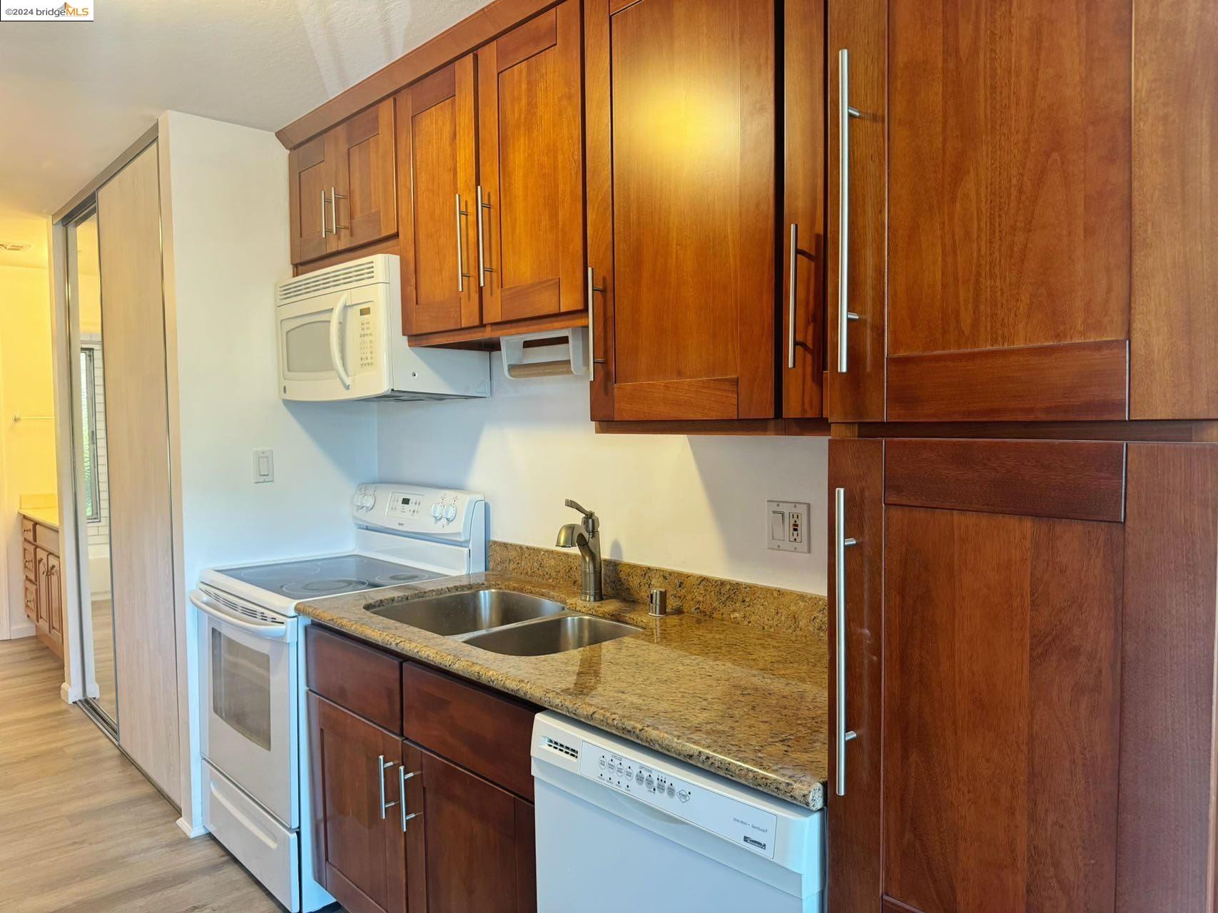 Detail Gallery Image 8 of 13 For 2087 Ascot Dr #125,  Moraga,  CA 94556 - 1 Beds | 1 Baths