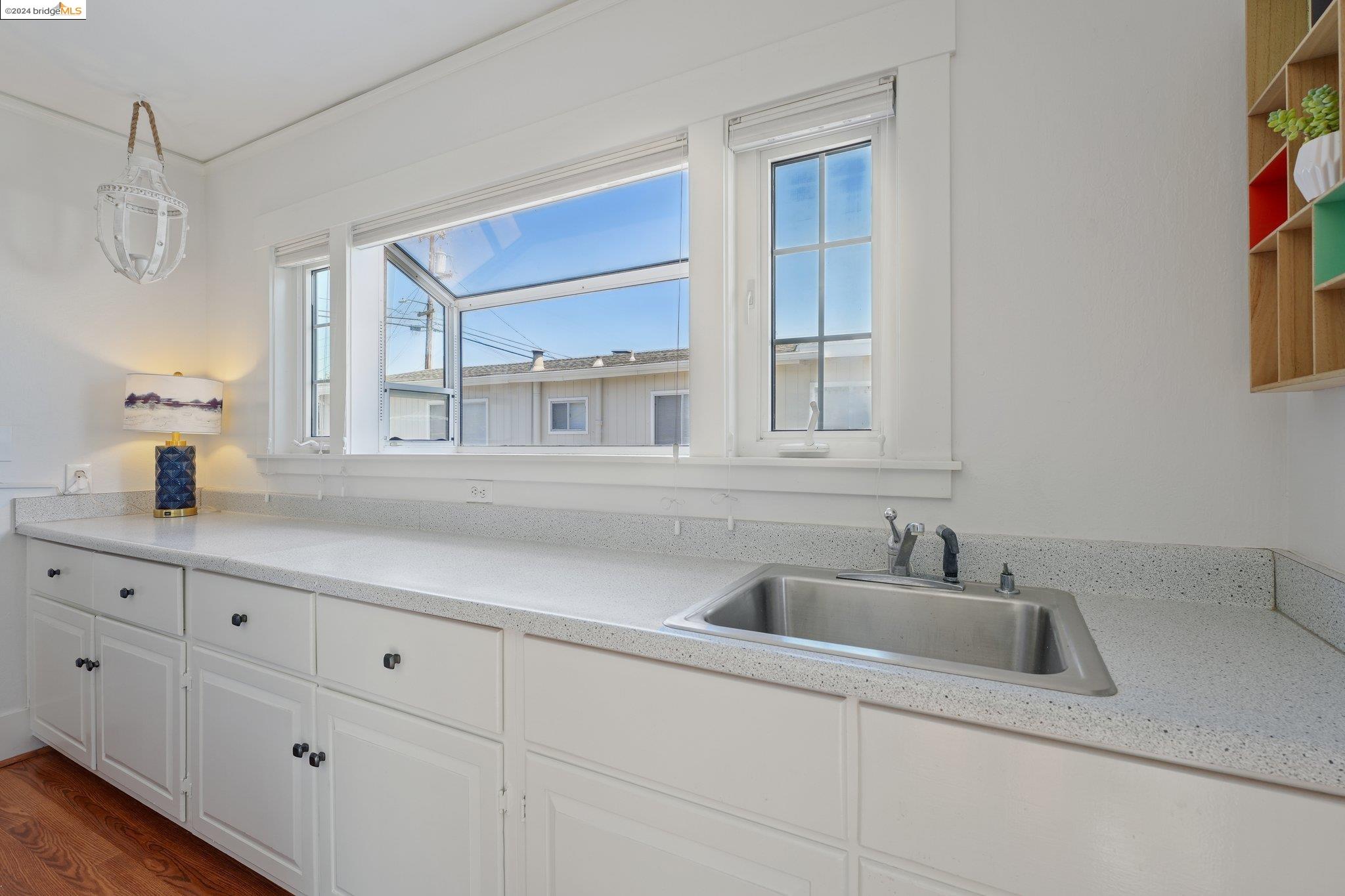 Detail Gallery Image 16 of 47 For 238 Beach Rd, Alameda,  CA 94502 - 3 Beds | 2 Baths