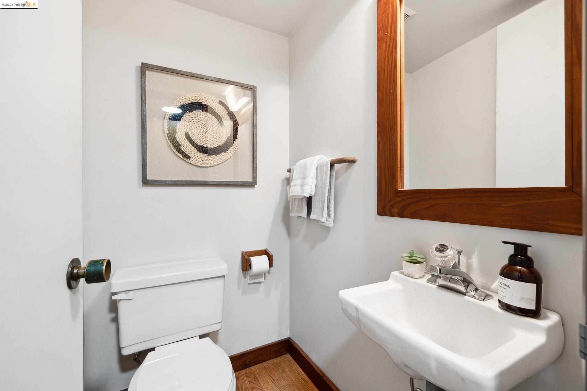 Detail Gallery Image 15 of 49 For 1098 Tevlin St, Albany,  CA 94706 - 2 Beds | 2/1 Baths