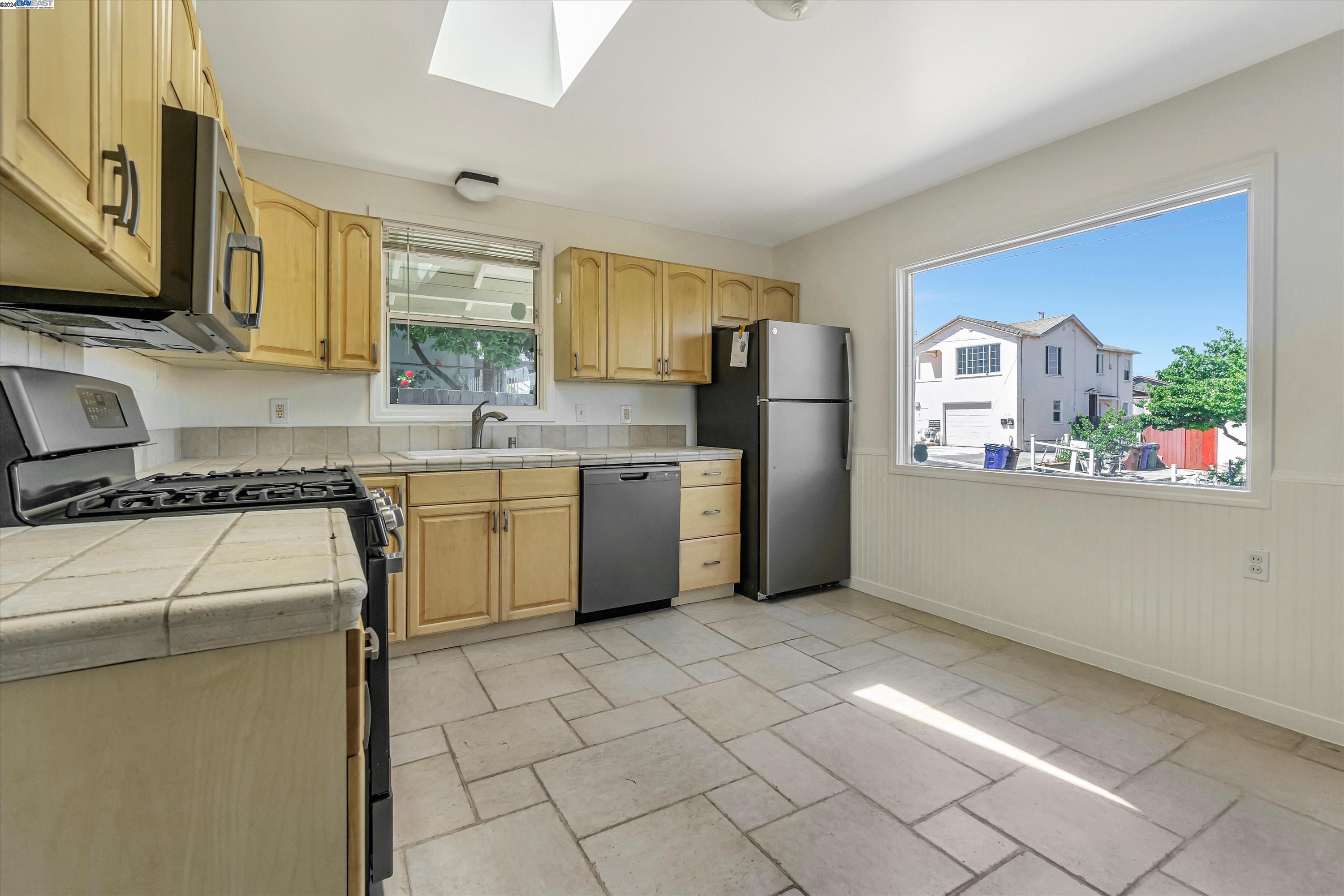 Detail Gallery Image 14 of 39 For 215 Suisun, Rodeo,  CA 94572 - 3 Beds | 2 Baths