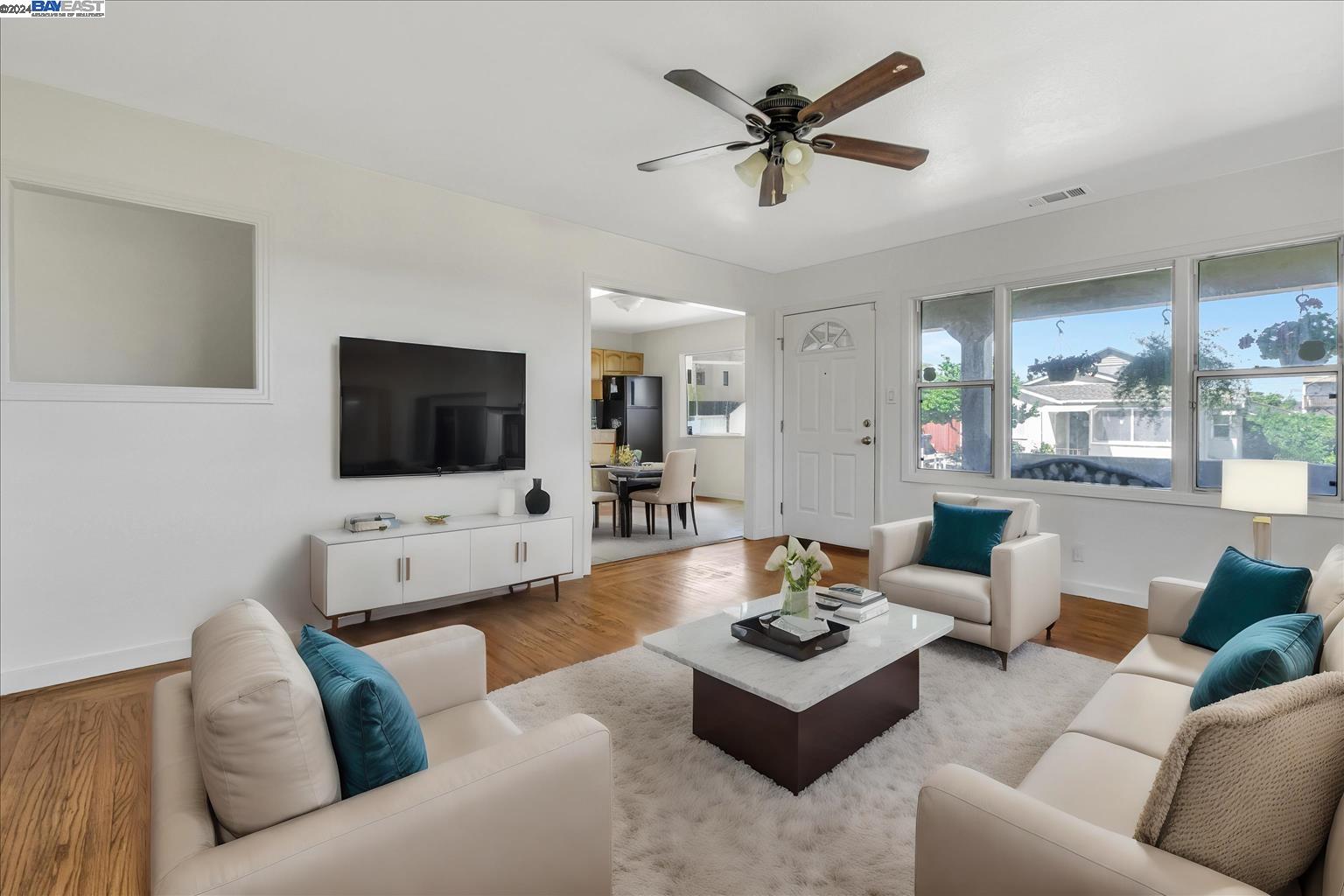 Detail Gallery Image 3 of 39 For 215 Suisun, Rodeo,  CA 94572 - 3 Beds | 2 Baths