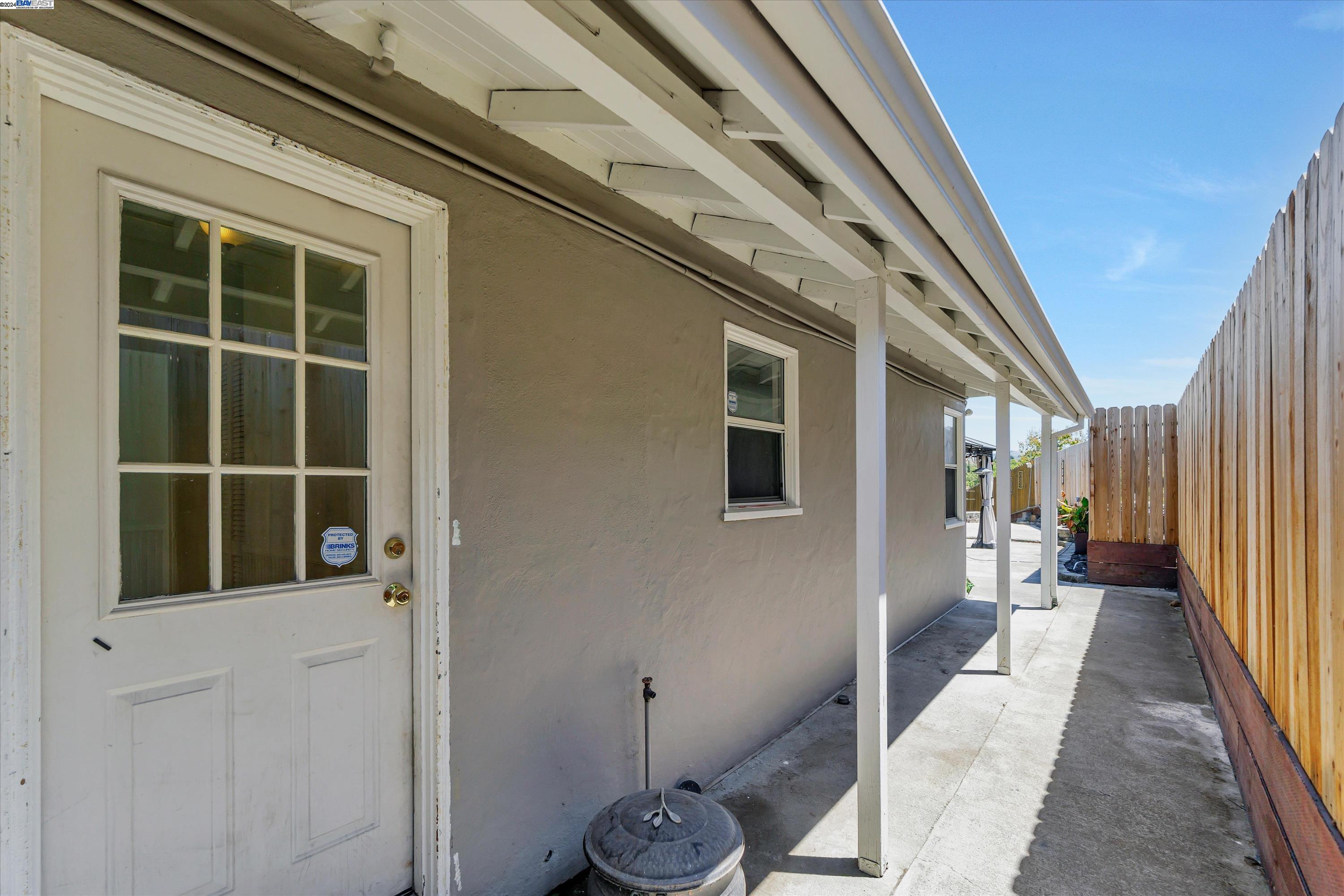 Detail Gallery Image 8 of 39 For 215 Suisun, Rodeo,  CA 94572 - 3 Beds | 2 Baths