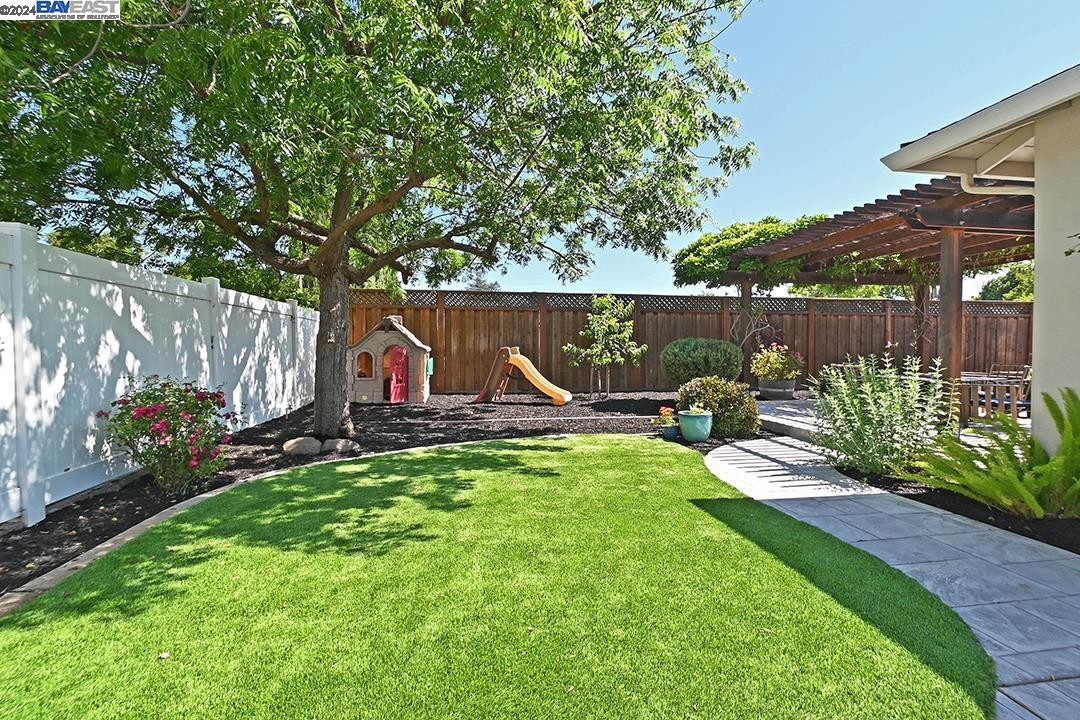 Detail Gallery Image 17 of 25 For 1022 Roxanne St, Livermore,  CA 94550 - 4 Beds | 2 Baths