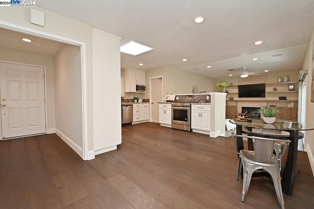Detail Gallery Image 5 of 25 For 1022 Roxanne St, Livermore,  CA 94550 - 4 Beds | 2 Baths