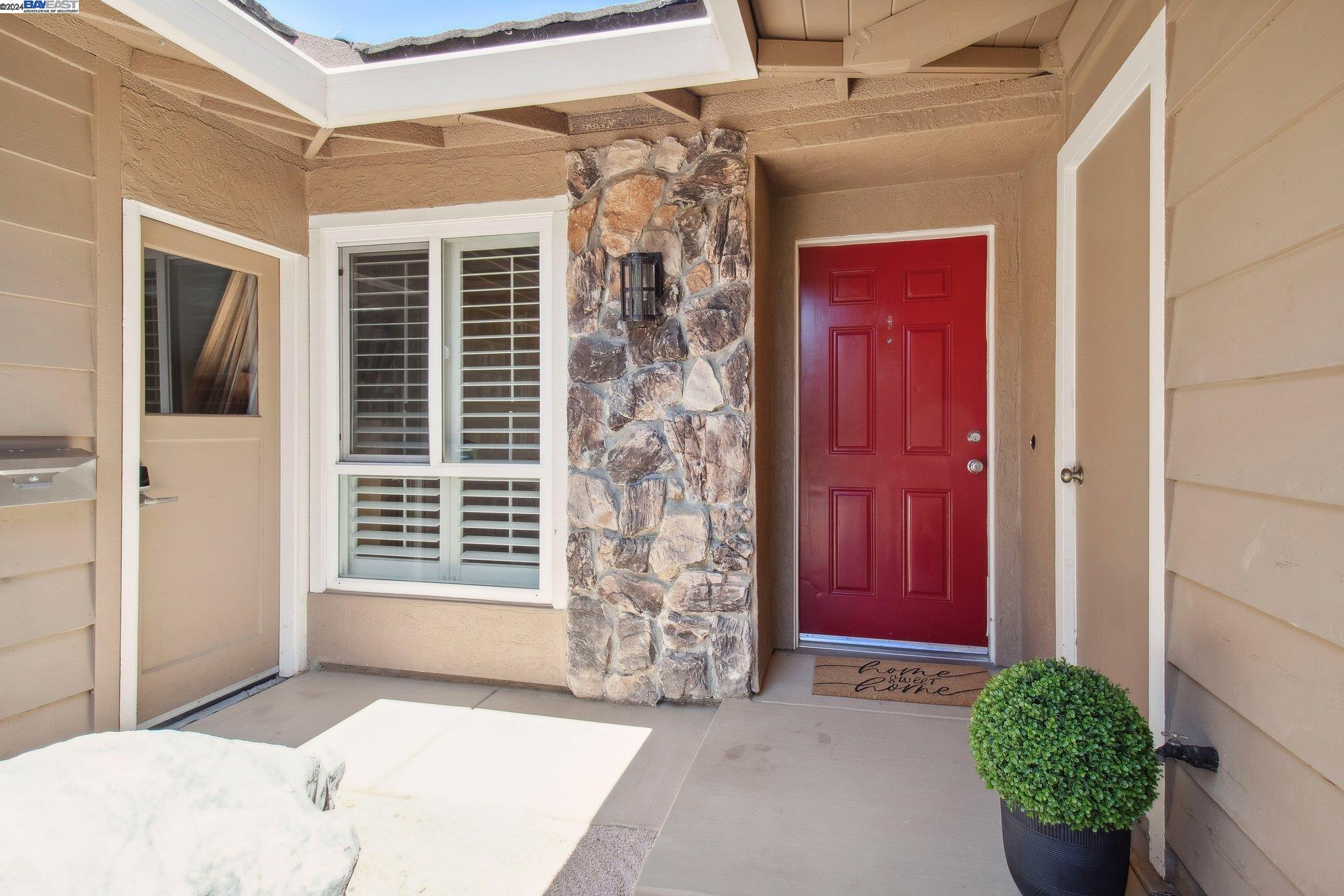 Detail Gallery Image 2 of 37 For 1084 Riesling Dr, Pleasanton,  CA 94566 - 3 Beds | 2 Baths