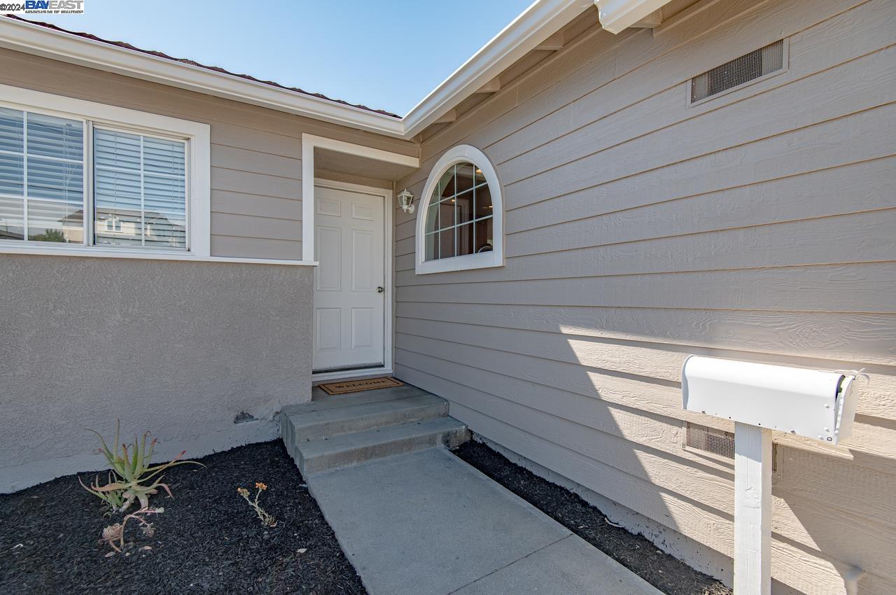 Detail Gallery Image 4 of 27 For 135 Lee Ave, Livermore,  CA 94551 - 3 Beds | 2 Baths
