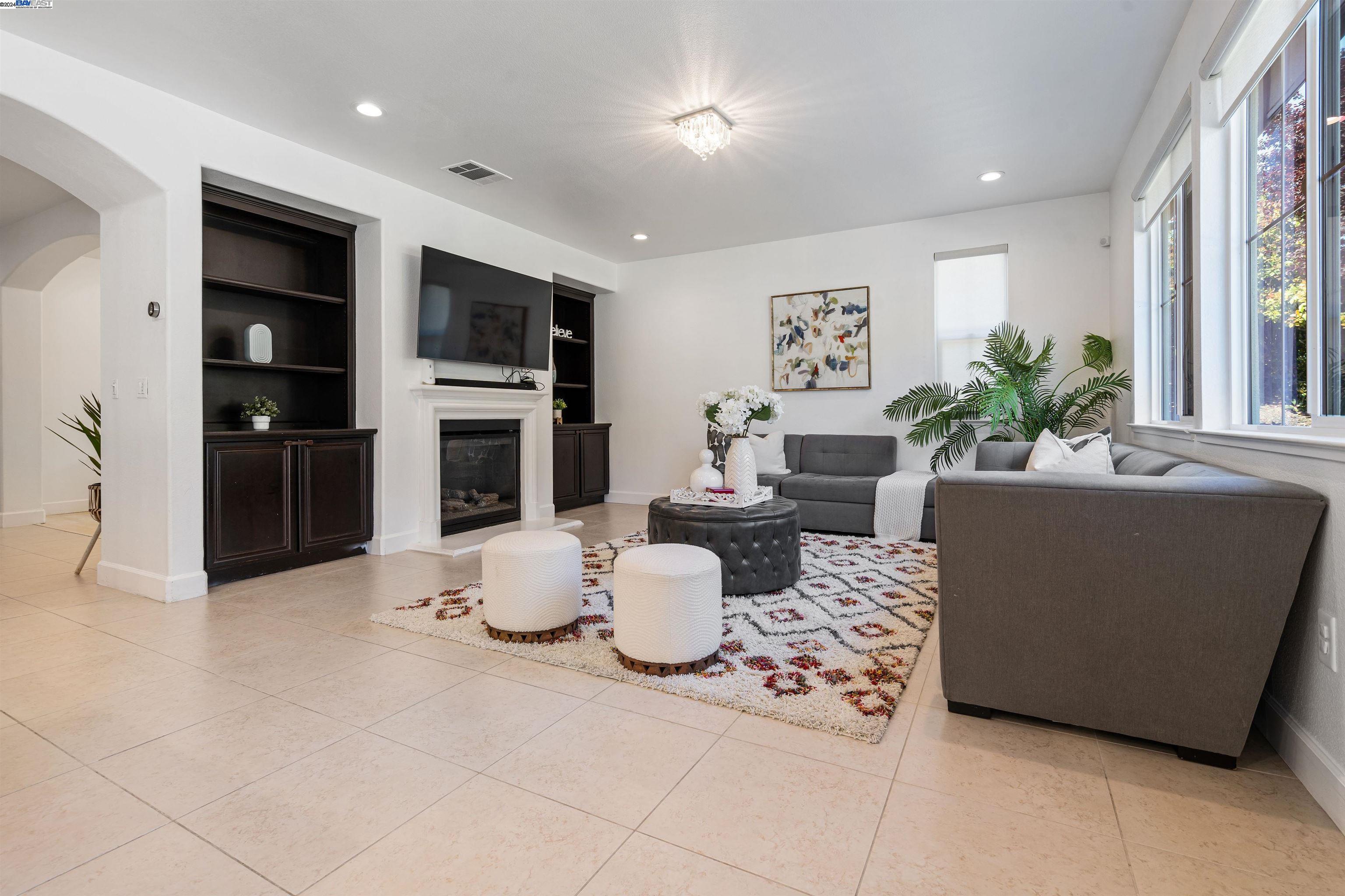 Detail Gallery Image 14 of 60 For 5669 Avellina Dr, Dublin,  CA 94568 - 5 Beds | 3/1 Baths