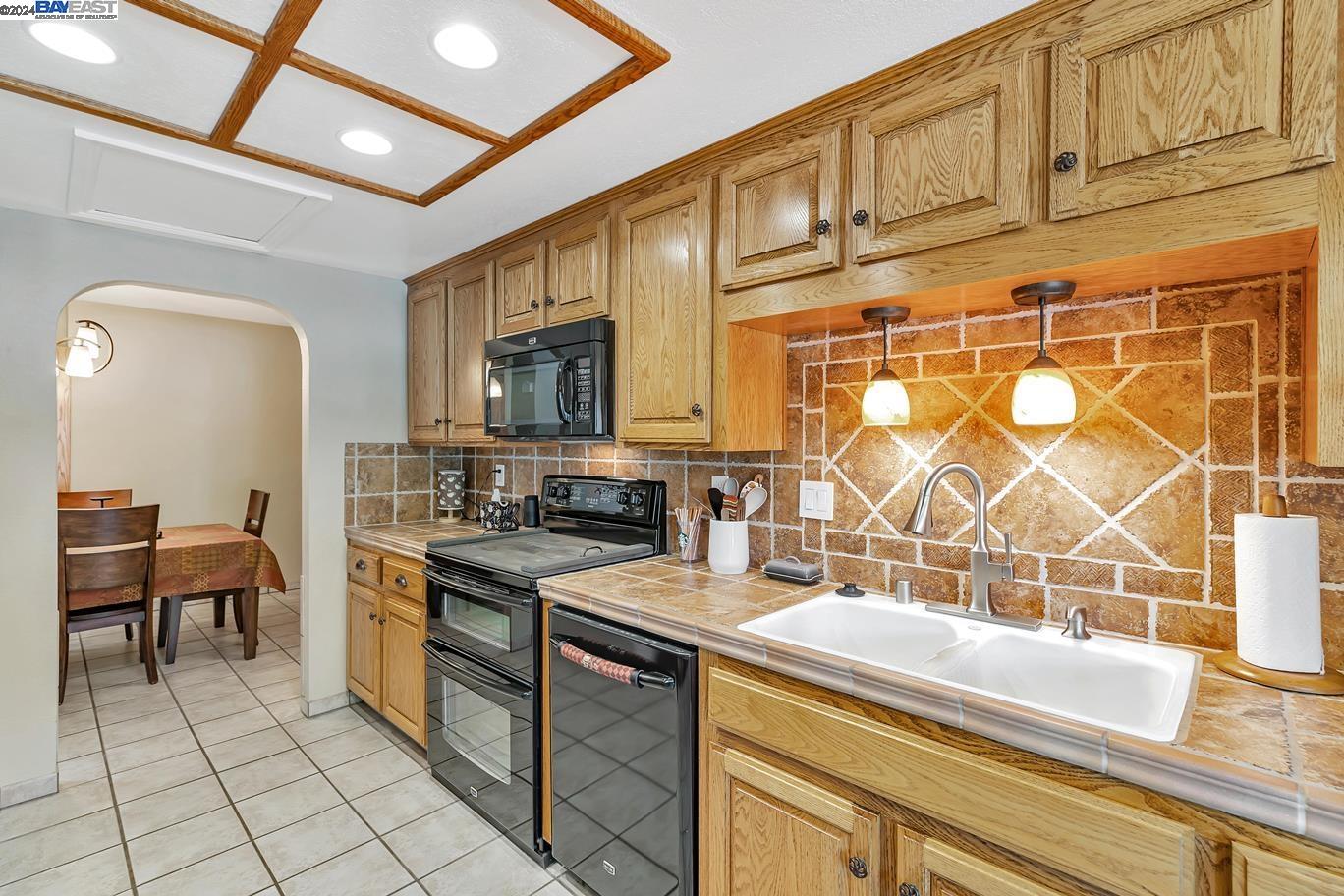 Detail Gallery Image 12 of 49 For 4110 Rennellwood Way, Pleasanton,  CA 94566 - 2 Beds | 2 Baths