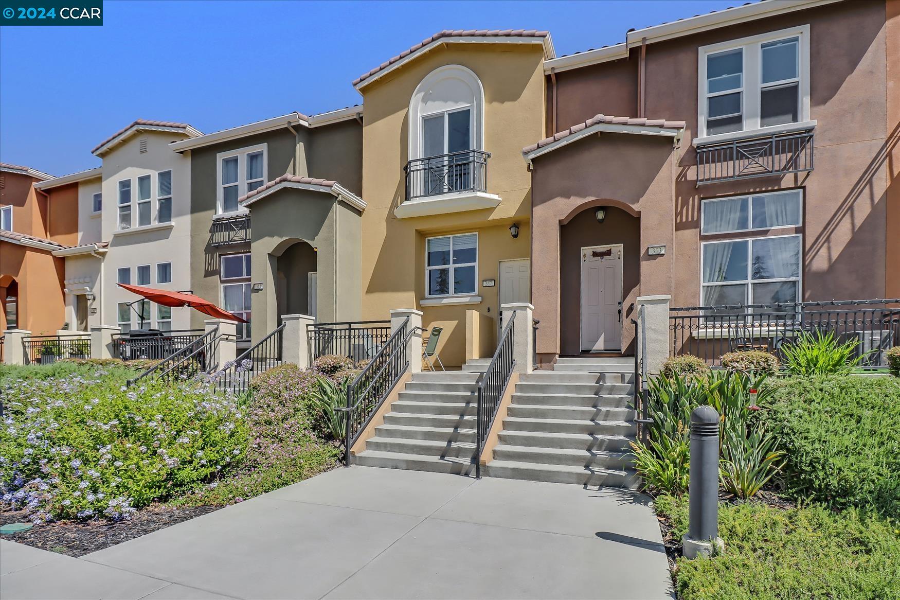 Detail Gallery Image 2 of 30 For 357 Esfahan Ct, San Jose,  CA 95111 - 2 Beds | 2/1 Baths