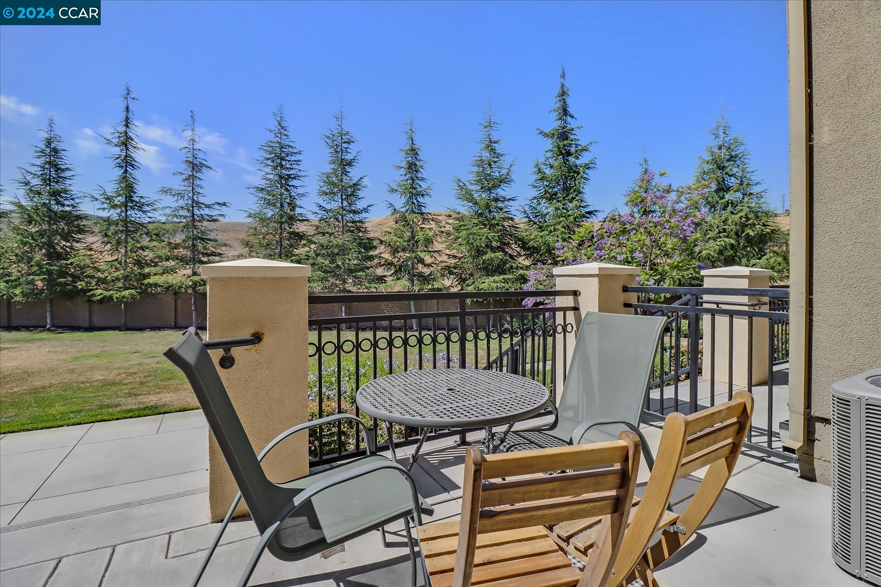 Detail Gallery Image 4 of 30 For 357 Esfahan Ct, San Jose,  CA 95111 - 2 Beds | 2/1 Baths