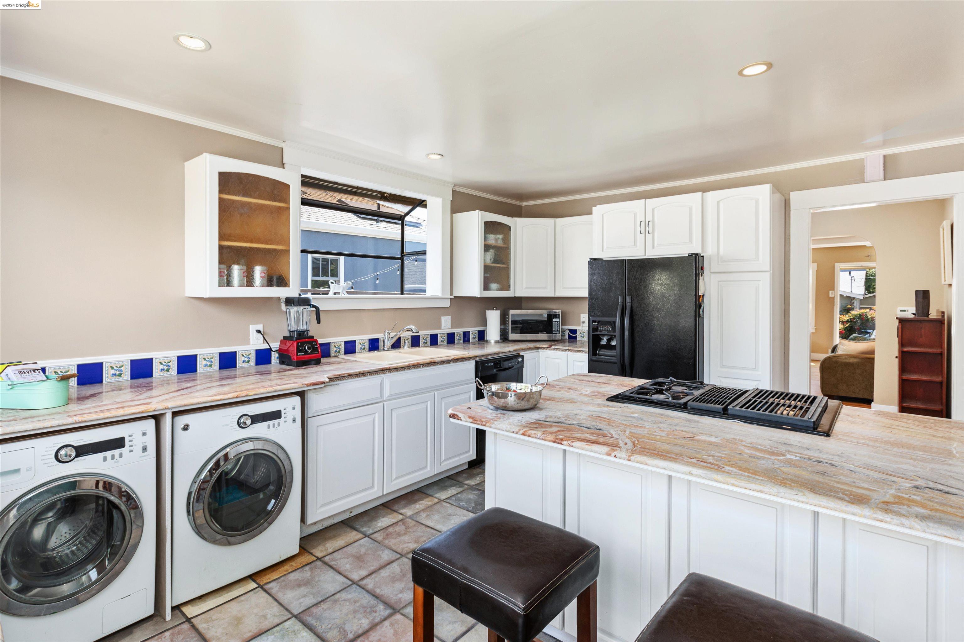 Detail Gallery Image 9 of 20 For 1019 Ramona Ave, Albany,  CA 94706-2301 - 2 Beds | 1 Baths