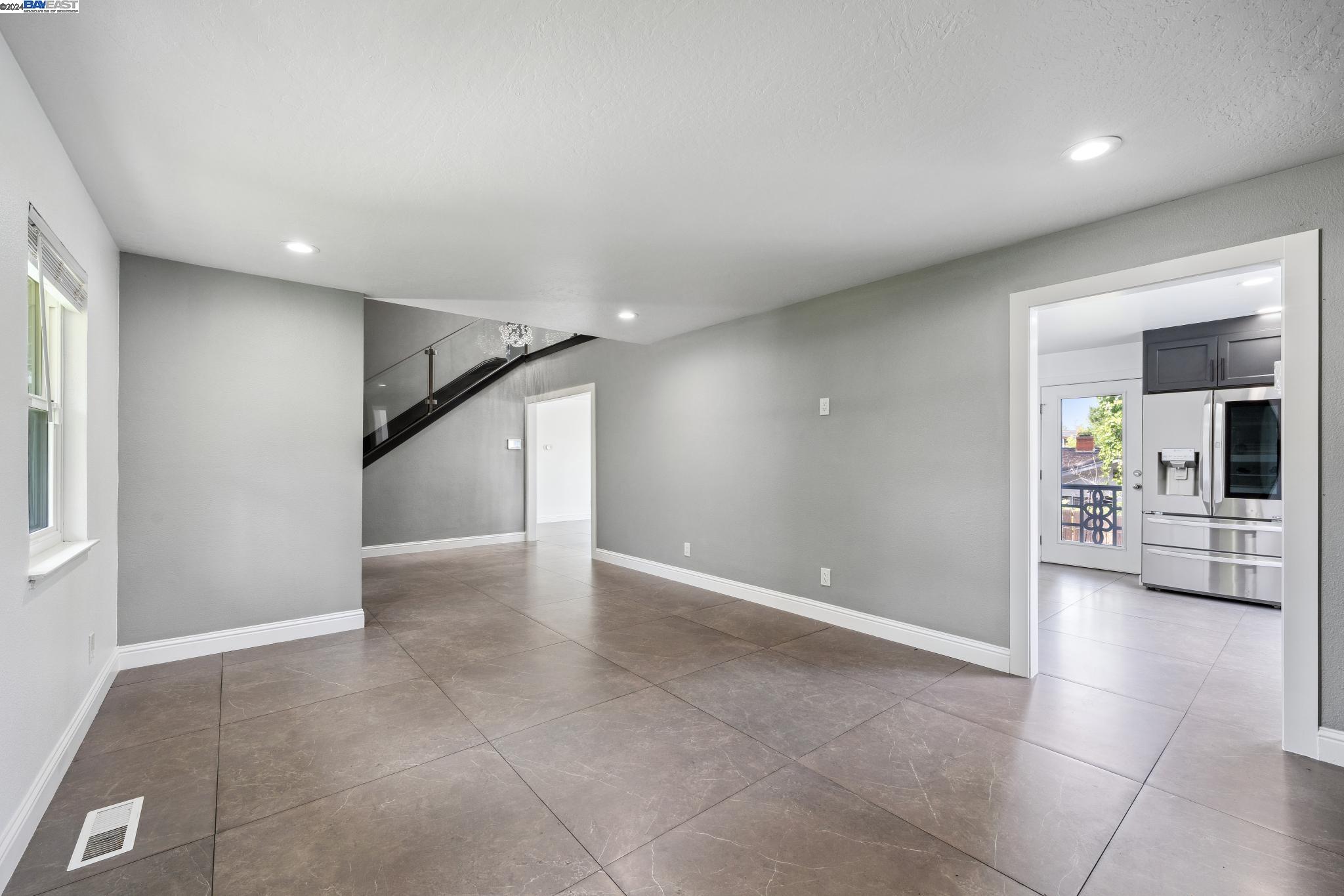 Detail Gallery Image 8 of 60 For 10 Greyfell Pl, Pleasant Hill,  CA 94523 - 4 Beds | 3/1 Baths