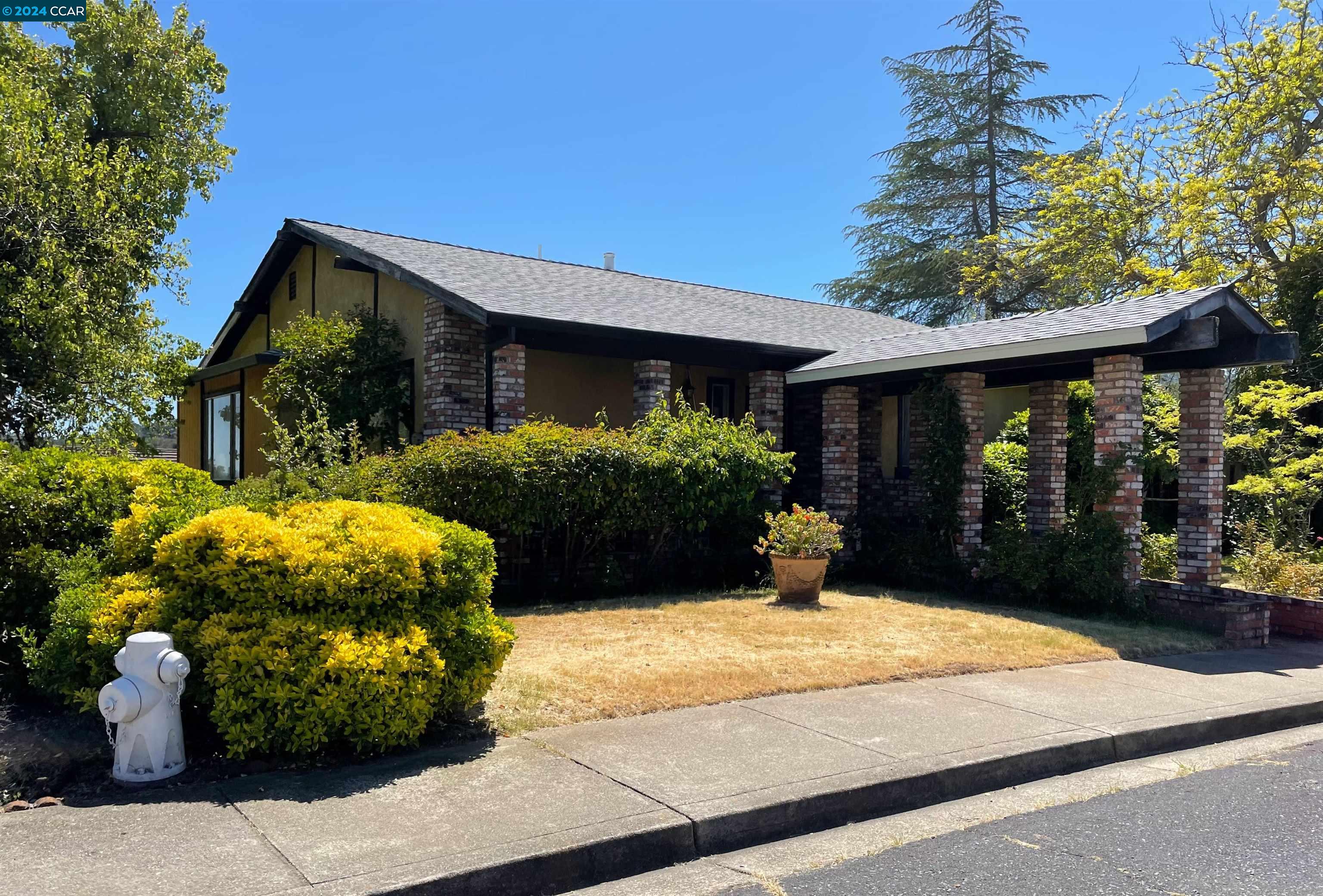 Detail Gallery Image 1 of 1 For 6510 Longwood Ct, Martinez,  CA 94553 - 4 Beds | 2/1 Baths