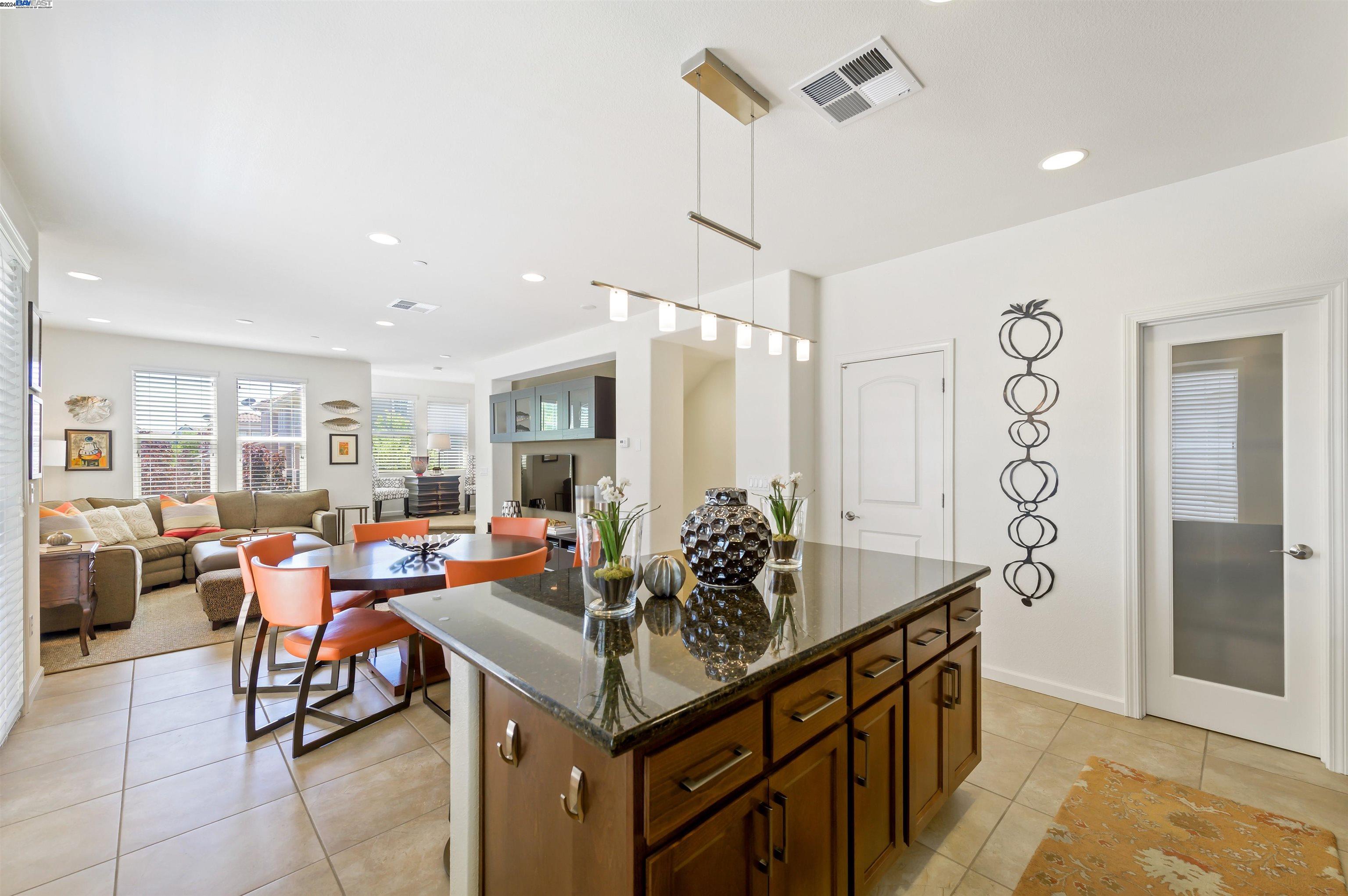 Detail Gallery Image 10 of 31 For 166 Selby Lane # 8, Livermore,  CA 94551 - 3 Beds | 2/1 Baths