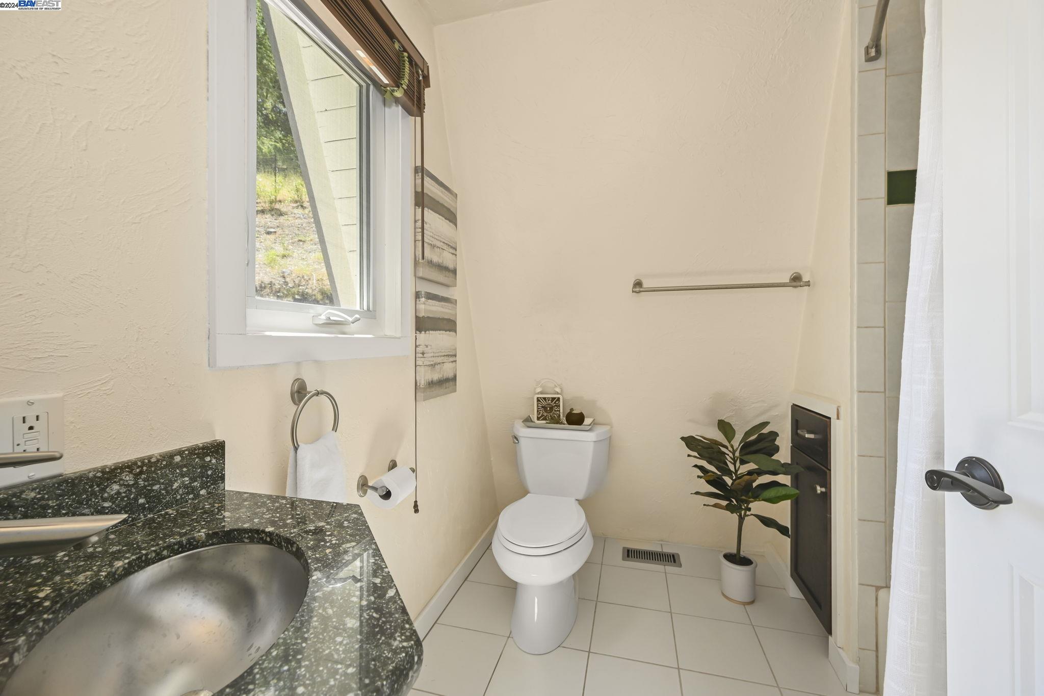 Detail Gallery Image 21 of 31 For 2515 Lunada Ln, Alamo,  CA 94507 - 4 Beds | 3/1 Baths