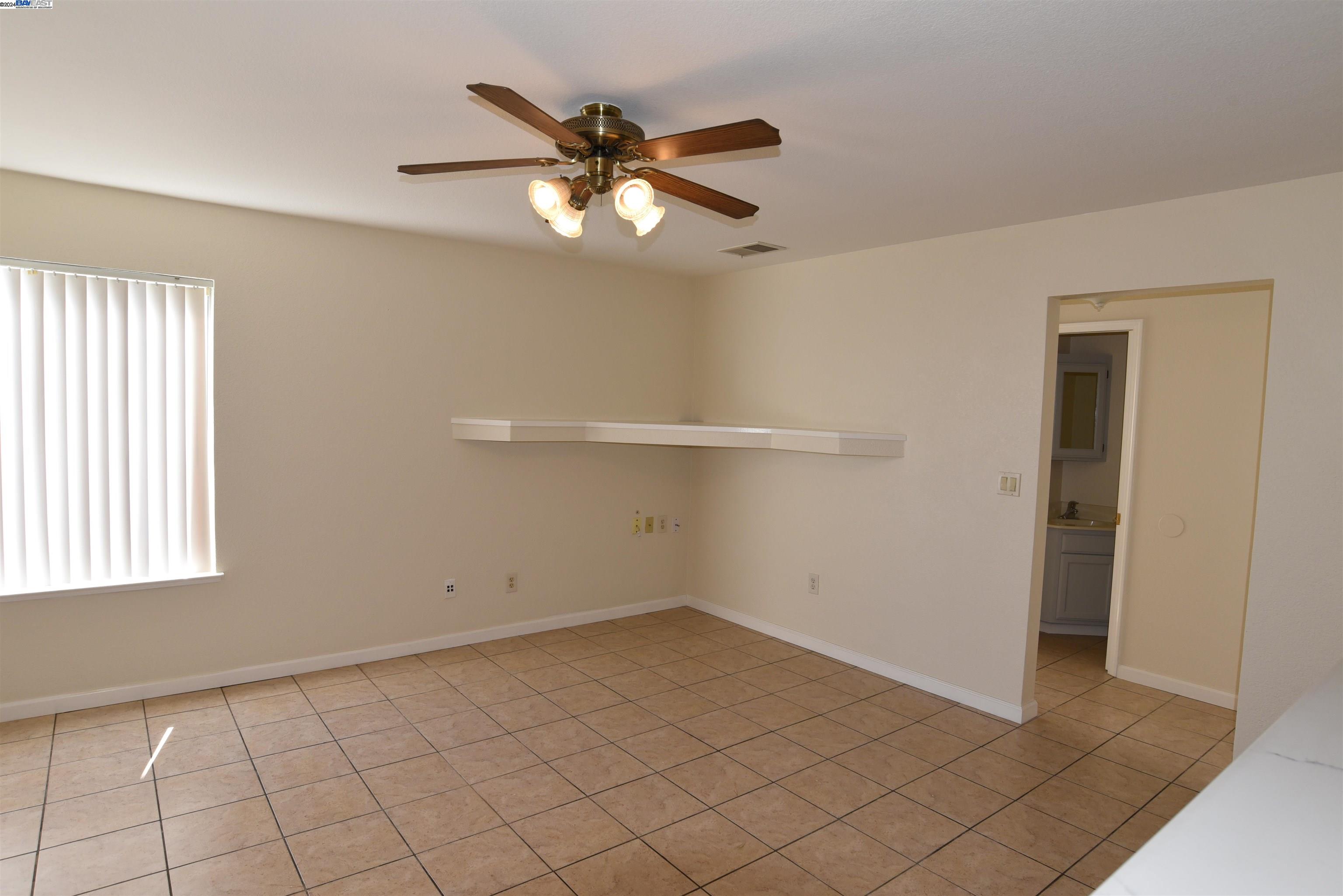 Detail Gallery Image 12 of 26 For 1723 Peachwillow St, Pittsburg,  CA 94565 - 3 Beds | 2/1 Baths