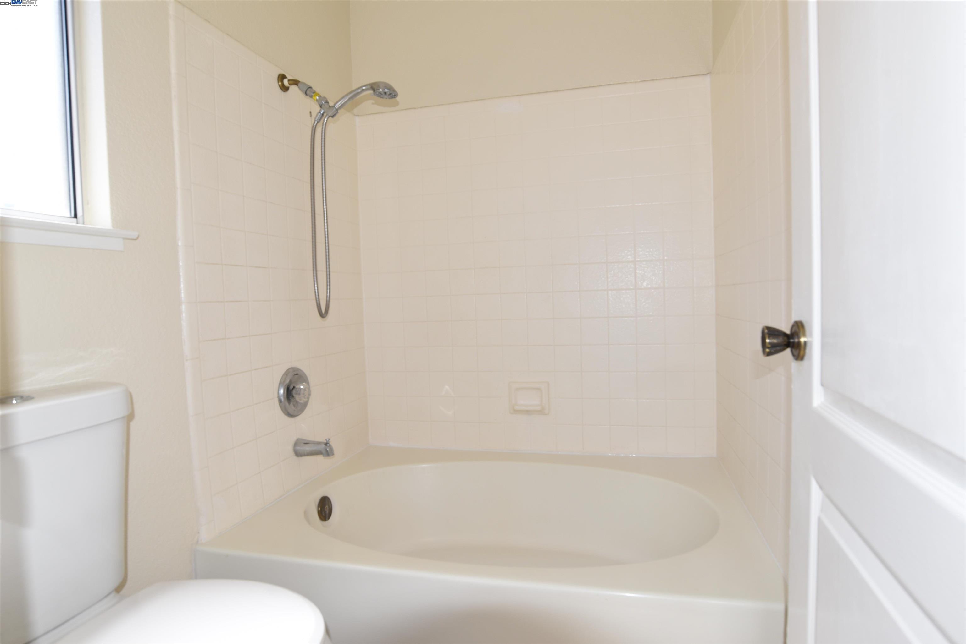 Detail Gallery Image 17 of 26 For 1723 Peachwillow St, Pittsburg,  CA 94565 - 3 Beds | 2/1 Baths