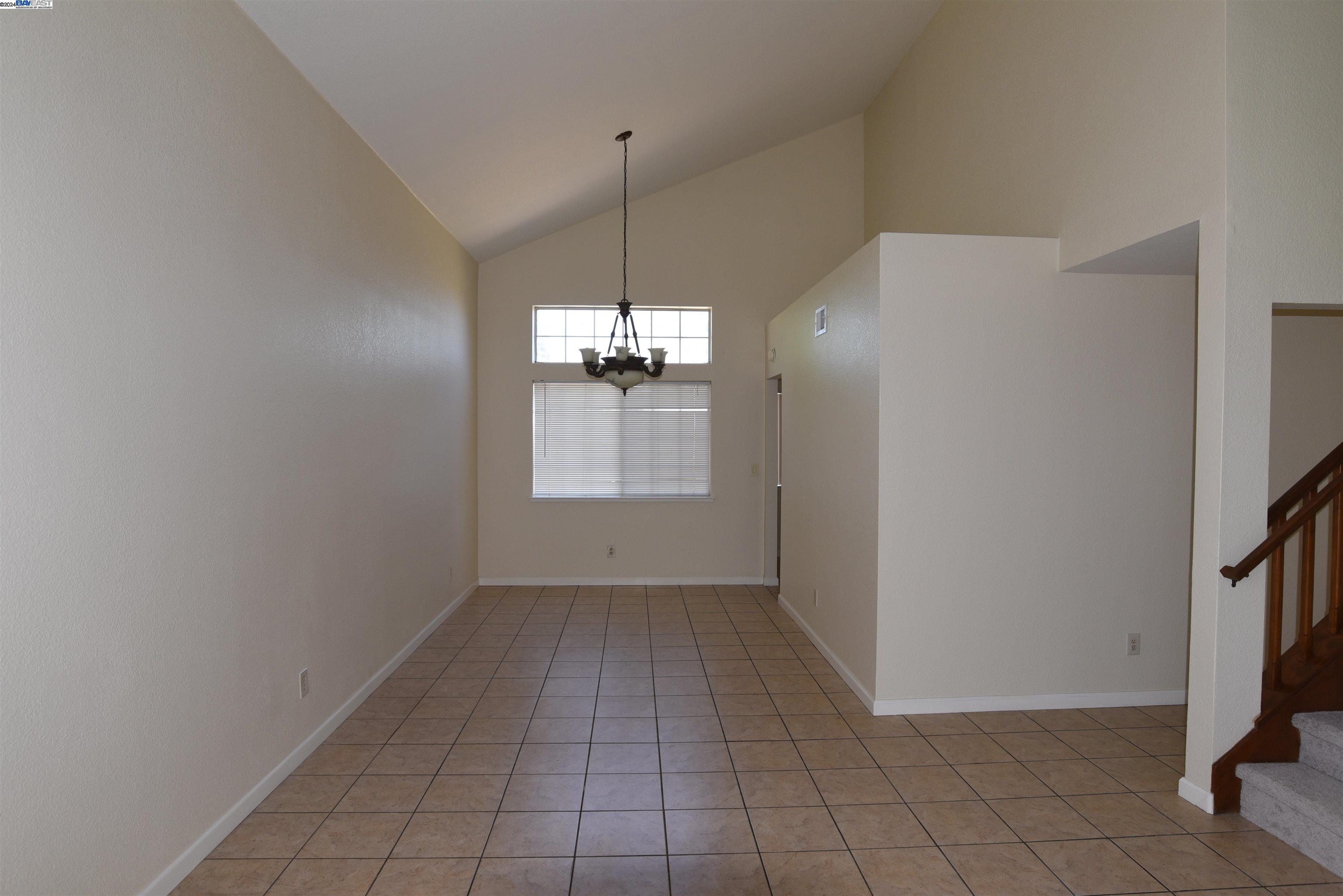 Detail Gallery Image 5 of 26 For 1723 Peachwillow St, Pittsburg,  CA 94565 - 3 Beds | 2/1 Baths