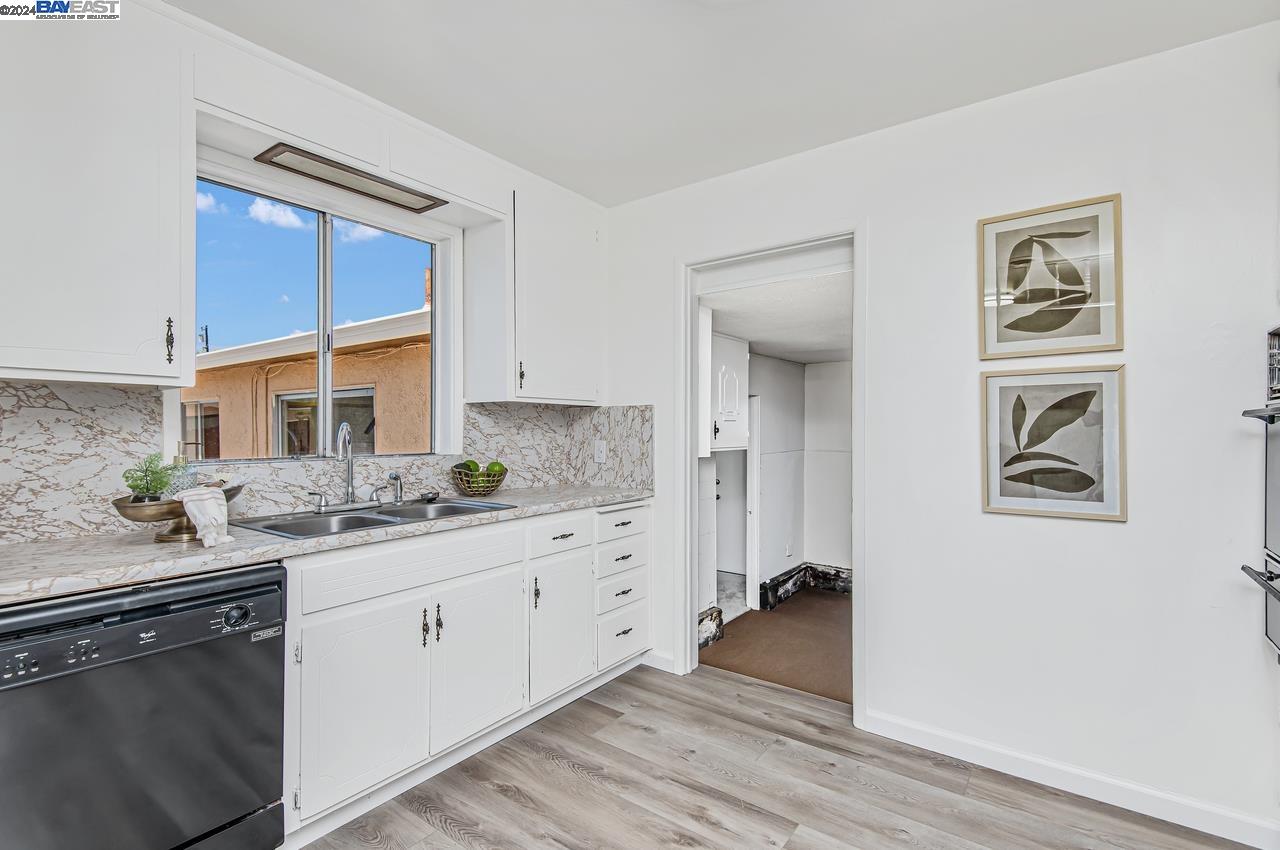 Detail Gallery Image 7 of 28 For 1379 Wainwright Ave, San Leandro,  CA 94577 - 4 Beds | 2 Baths
