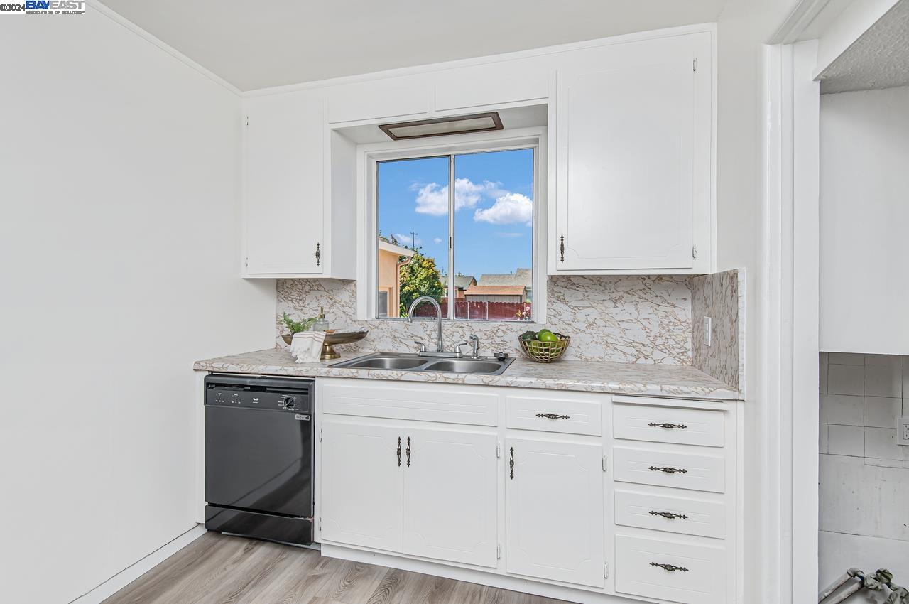 Detail Gallery Image 8 of 28 For 1379 Wainwright Ave, San Leandro,  CA 94577 - 4 Beds | 2 Baths