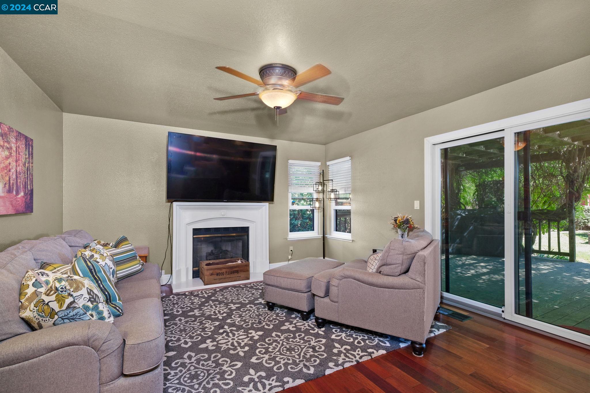 Detail Gallery Image 9 of 23 For 3141 Ferngrove Way, Antioch,  CA 94531 - 4 Beds | 2/1 Baths