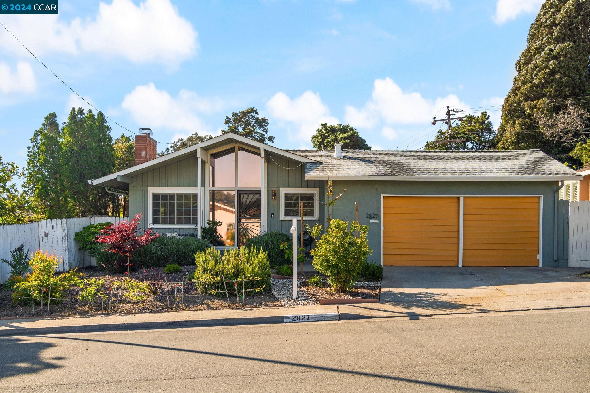 Detail Gallery Image 2 of 32 For 2827 Loyola Drive, Richmond,  CA 94806 - 3 Beds | 2 Baths