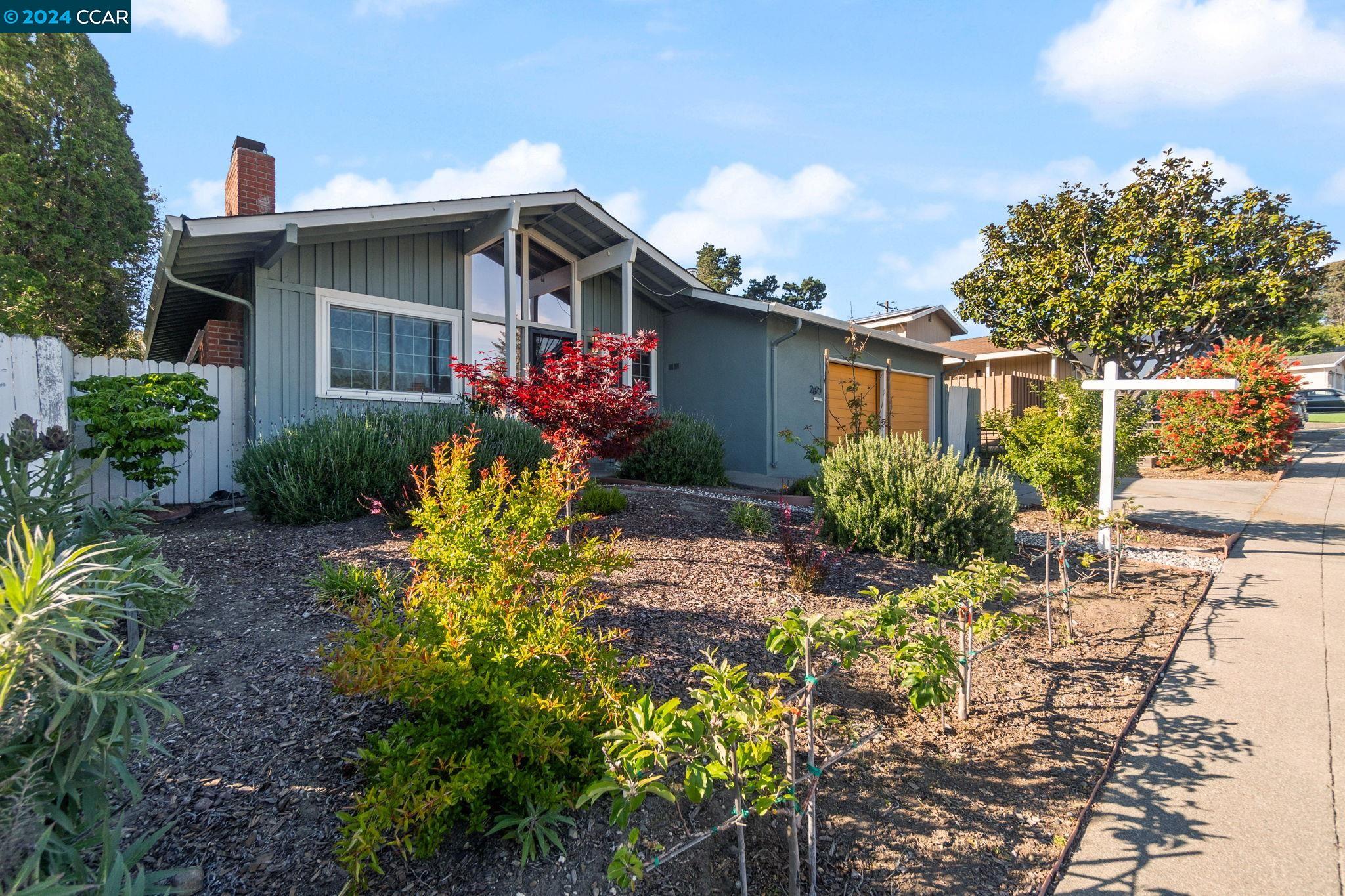 Detail Gallery Image 12 of 32 For 2827 Loyola Drive, Richmond,  CA 94806 - 3 Beds | 2 Baths