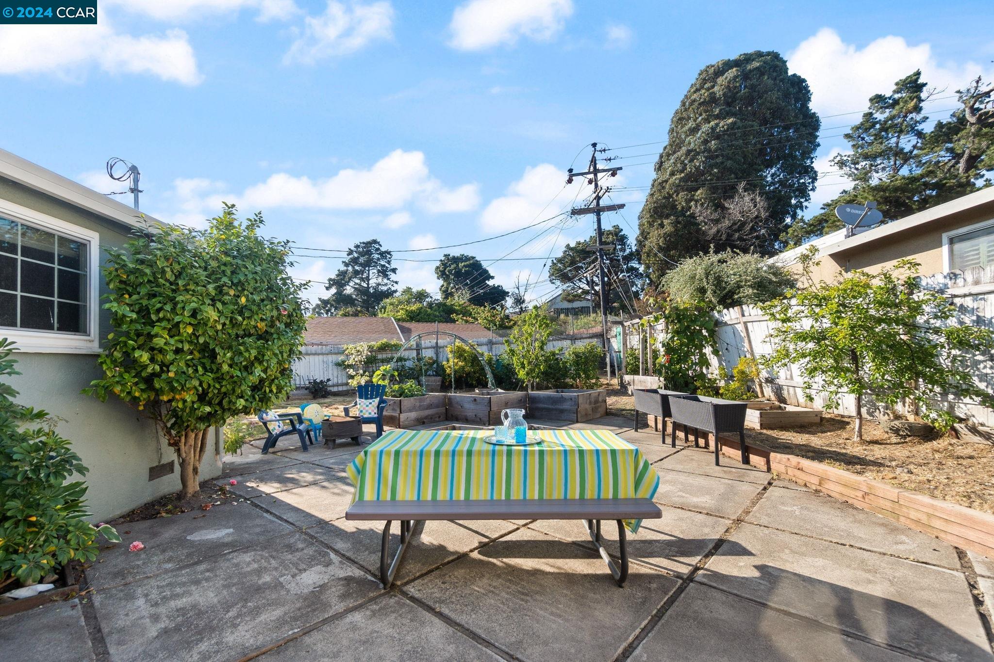 Detail Gallery Image 28 of 32 For 2827 Loyola Drive, Richmond,  CA 94806 - 3 Beds | 2 Baths