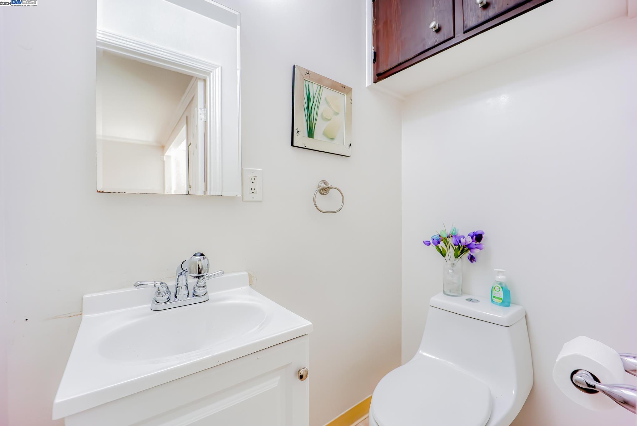 Detail Gallery Image 10 of 35 For 407 Craven Ct, Hayward,  CA 94541 - 2 Beds | 1/1 Baths