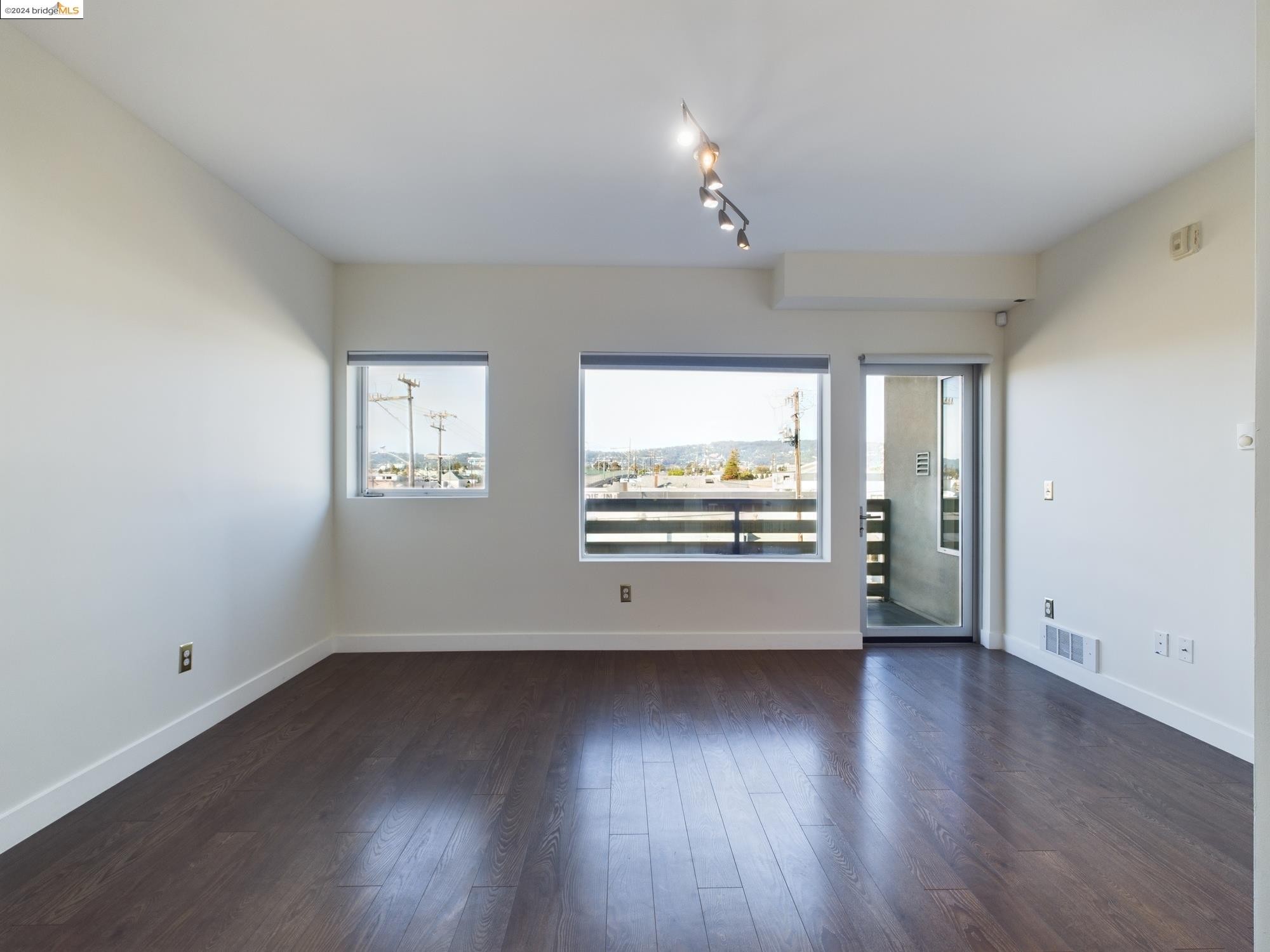 Detail Gallery Image 26 of 47 For 414 29th Ave #4,  Oakland,  CA 94601 - 2 Beds | 2 Baths