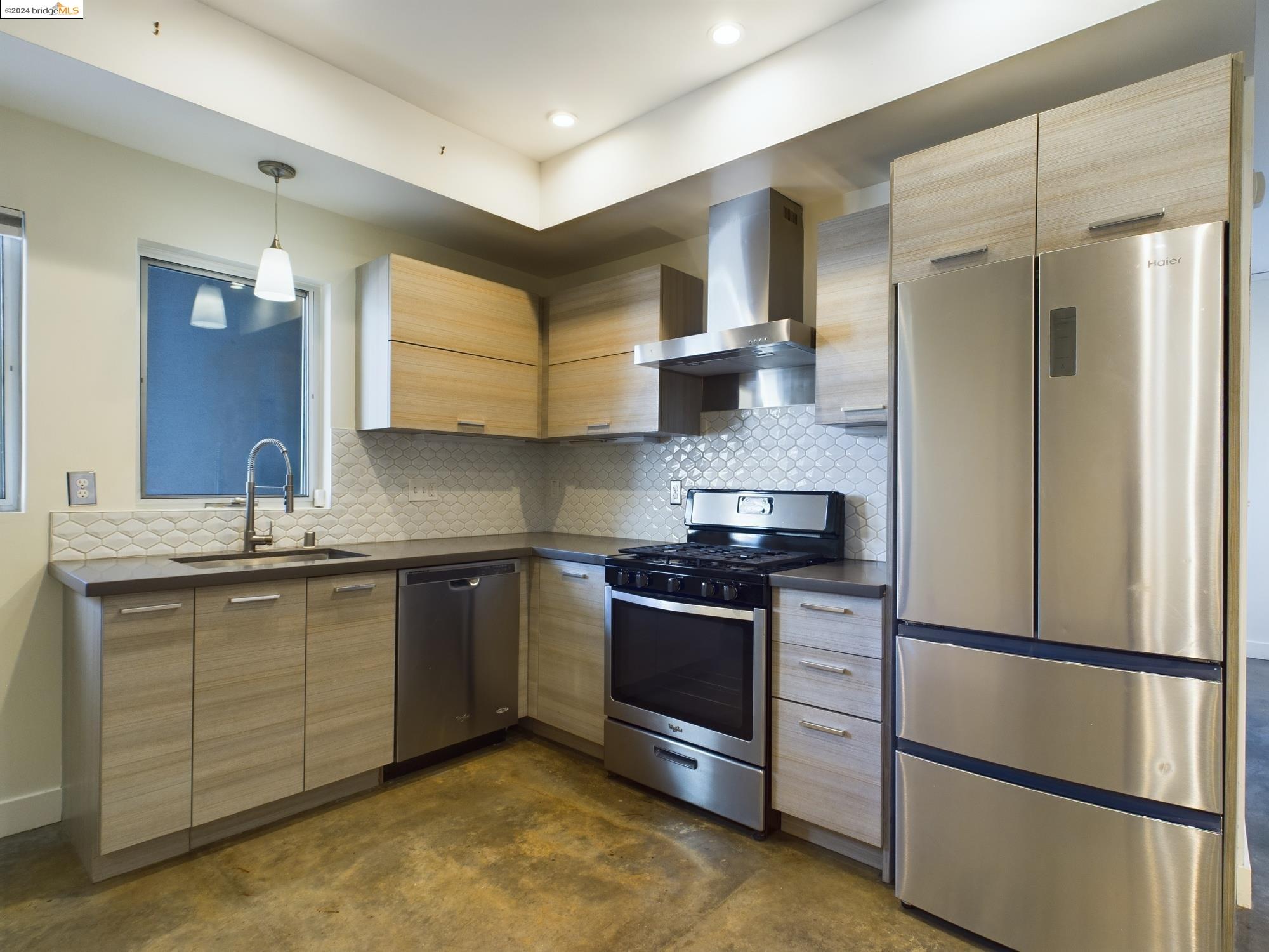 Detail Gallery Image 33 of 47 For 414 29th Ave #4,  Oakland,  CA 94601 - 2 Beds | 2 Baths