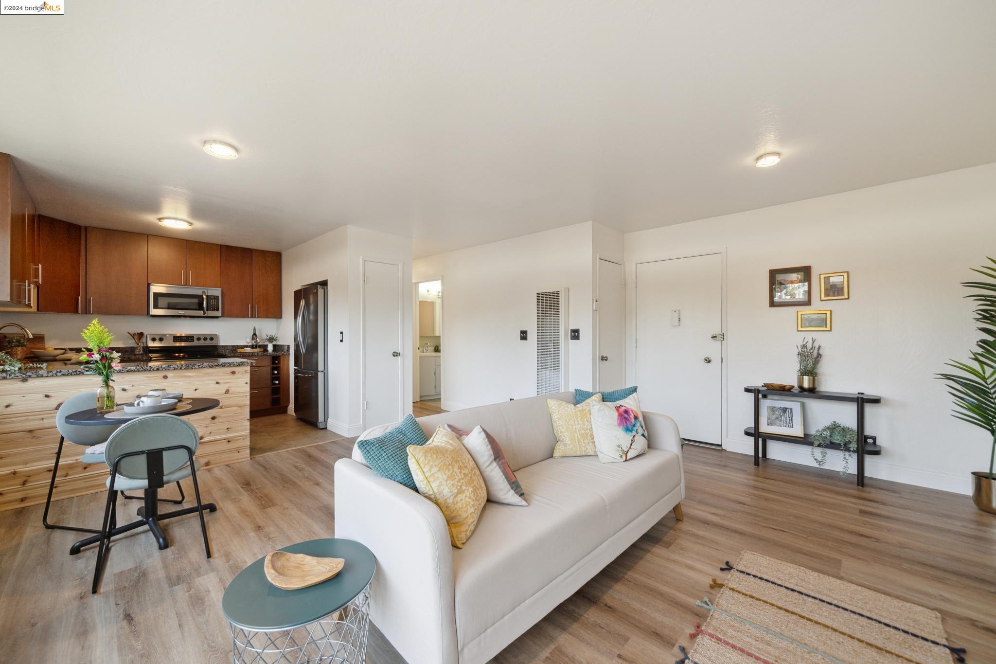 Photo #5: 41059908 Listing 