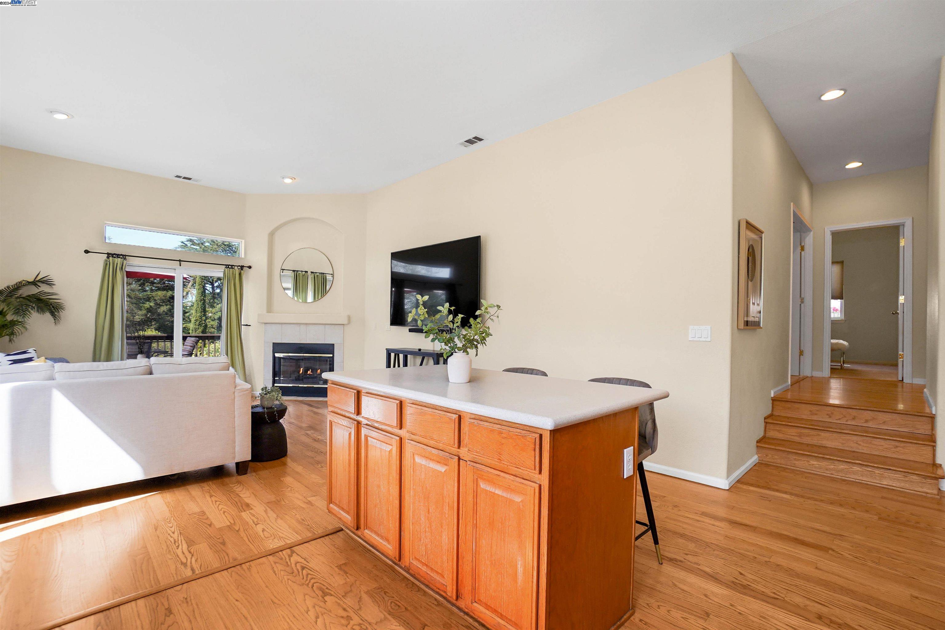 Detail Gallery Image 11 of 58 For 18761 Reamer Rd, Castro Valley,  CA 94546 - 4 Beds | 2 Baths