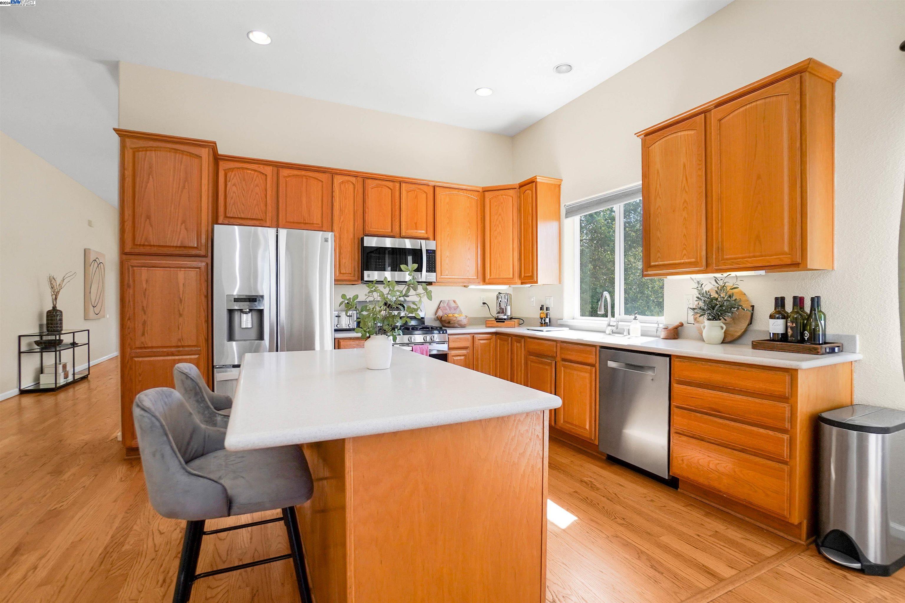 Detail Gallery Image 8 of 58 For 18761 Reamer Rd, Castro Valley,  CA 94546 - 4 Beds | 2 Baths