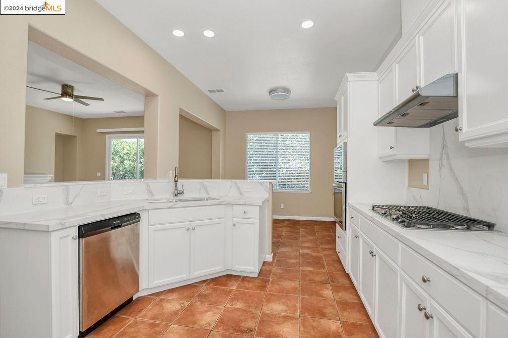 Detail Gallery Image 9 of 25 For 5562 Westmeath Way, Antioch,  CA 94531 - 3 Beds | 2 Baths
