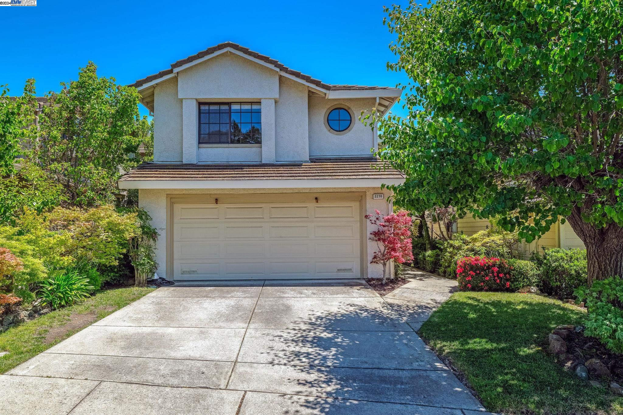 2270 Foxhill Dr