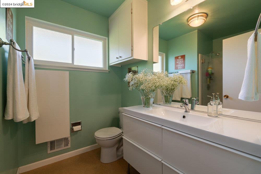 Detail Gallery Image 31 of 51 For 12901 Brookpark Rd, Oakland,  CA 94619 - 3 Beds | 2 Baths