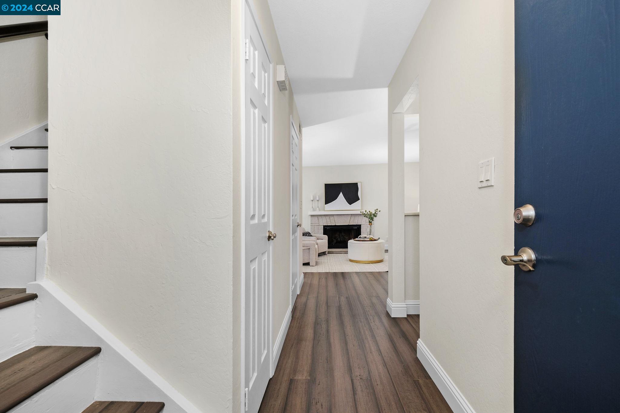 Detail Gallery Image 3 of 35 For 1034 Maywood Ln #7,  Martinez,  CA 94553 - 2 Beds | 1/1 Baths