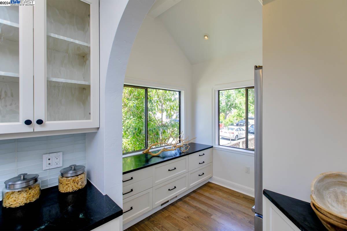 Detail Gallery Image 18 of 59 For 2821 Lincoln Ave, Alameda,  CA 94501 - 3 Beds | 2 Baths
