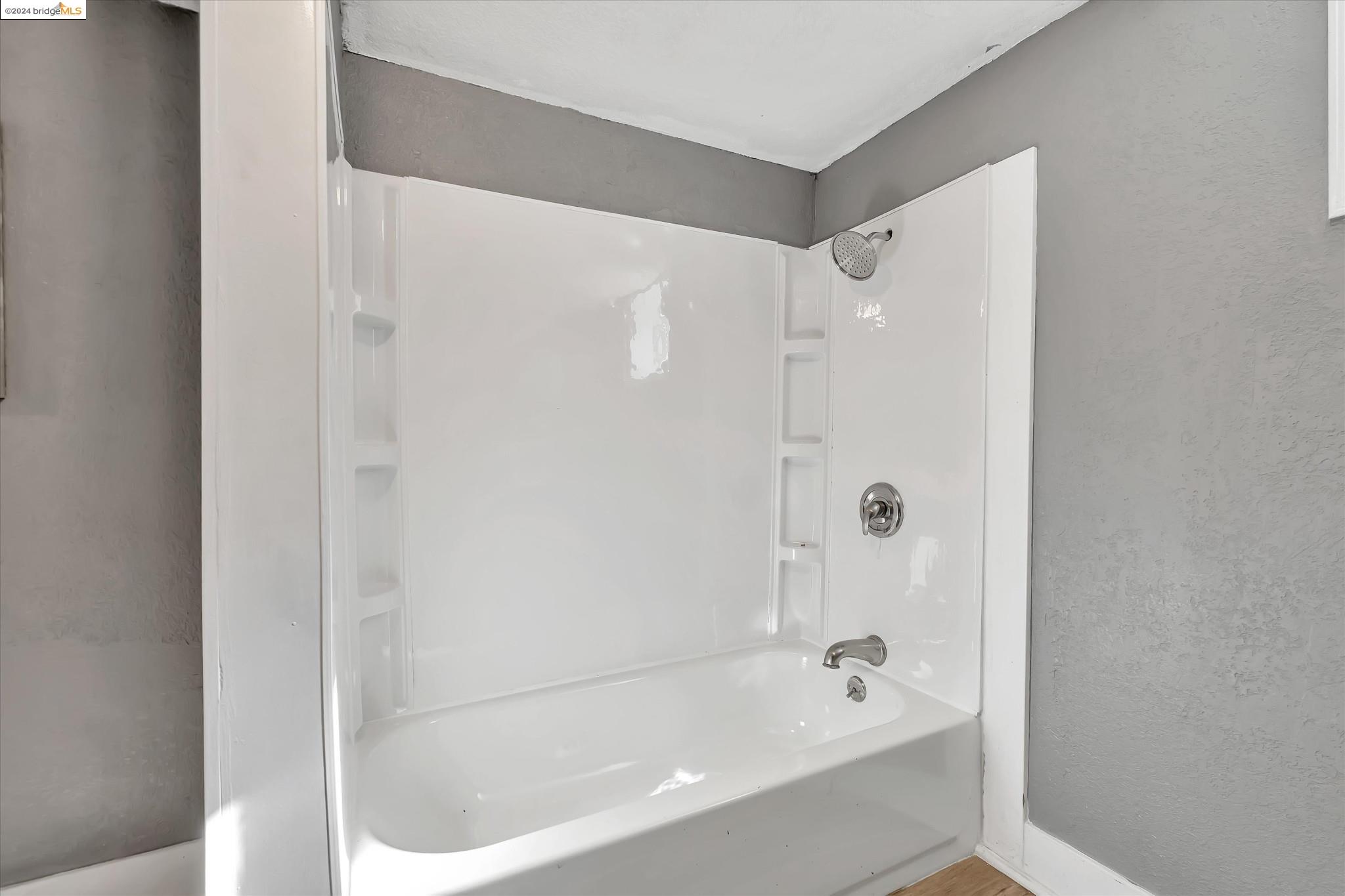 Detail Gallery Image 14 of 28 For 8401 Plymouth St, Oakland,  CA 94621 - 2 Beds | 1 Baths