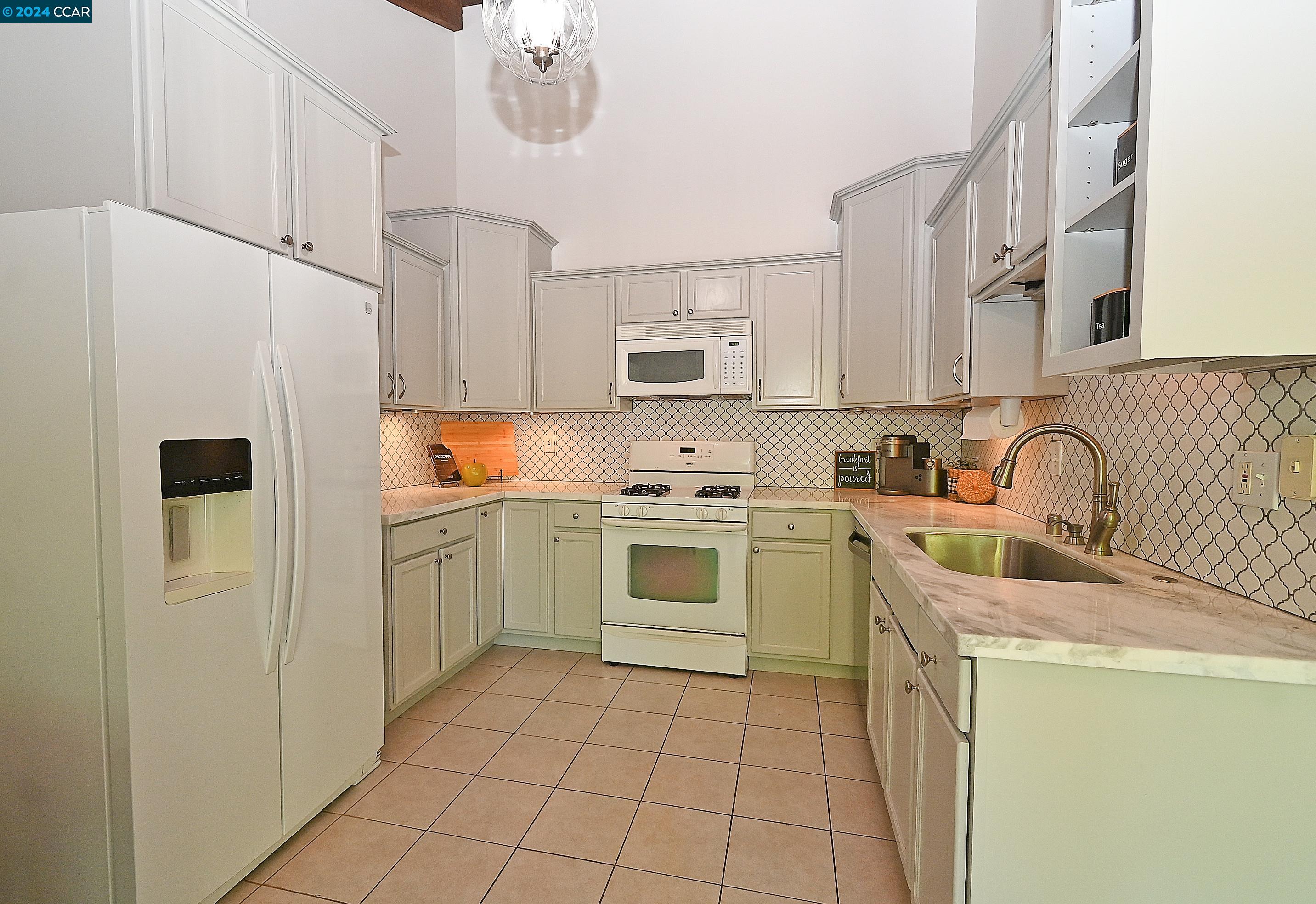 Detail Gallery Image 8 of 31 For 341 Wildcroft Dr, Martinez,  CA 94553 - 2 Beds | 2 Baths