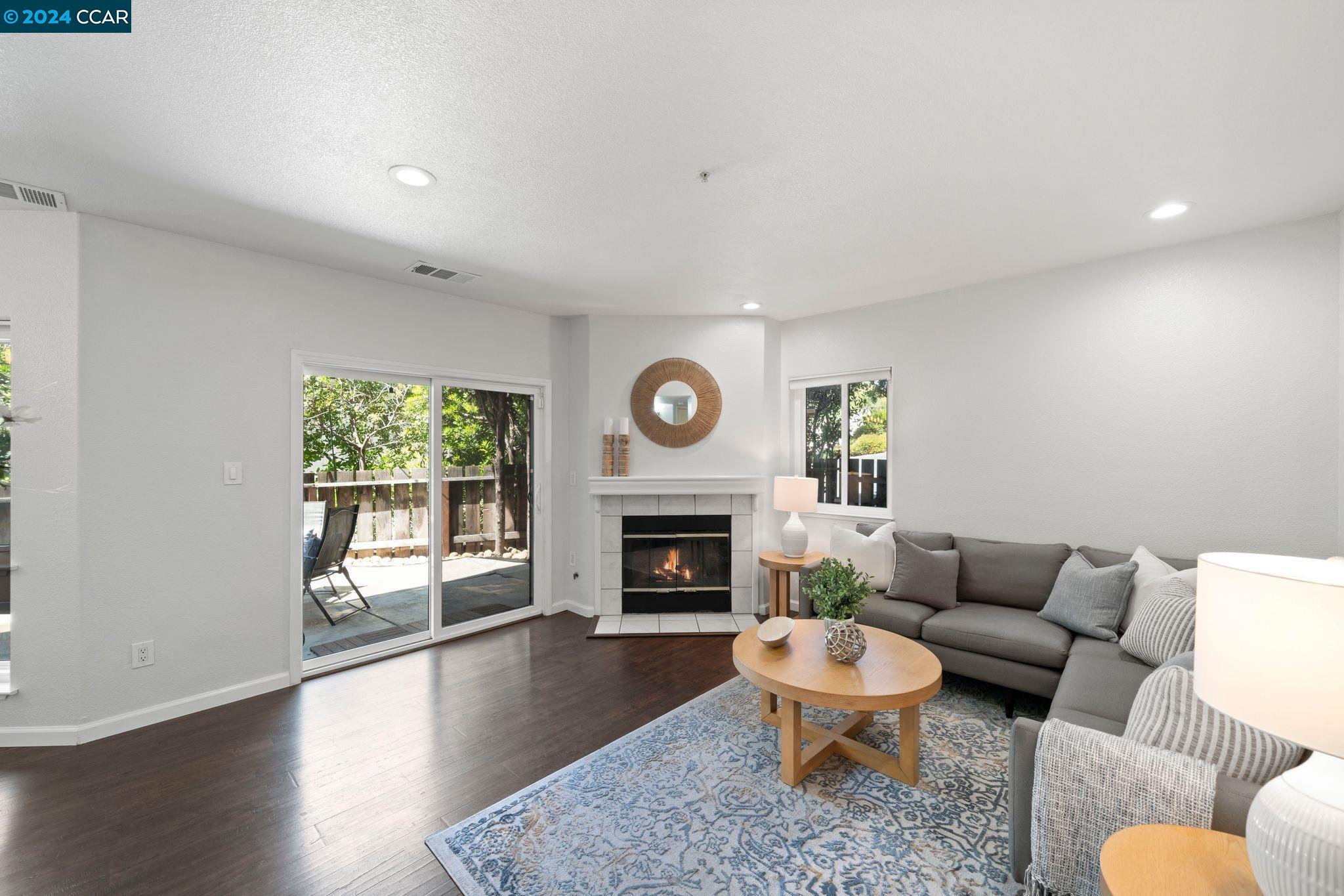 Detail Gallery Image 2 of 36 For 21314 Gary Dr #101,  Hayward,  CA 94546 - 3 Beds | 2 Baths