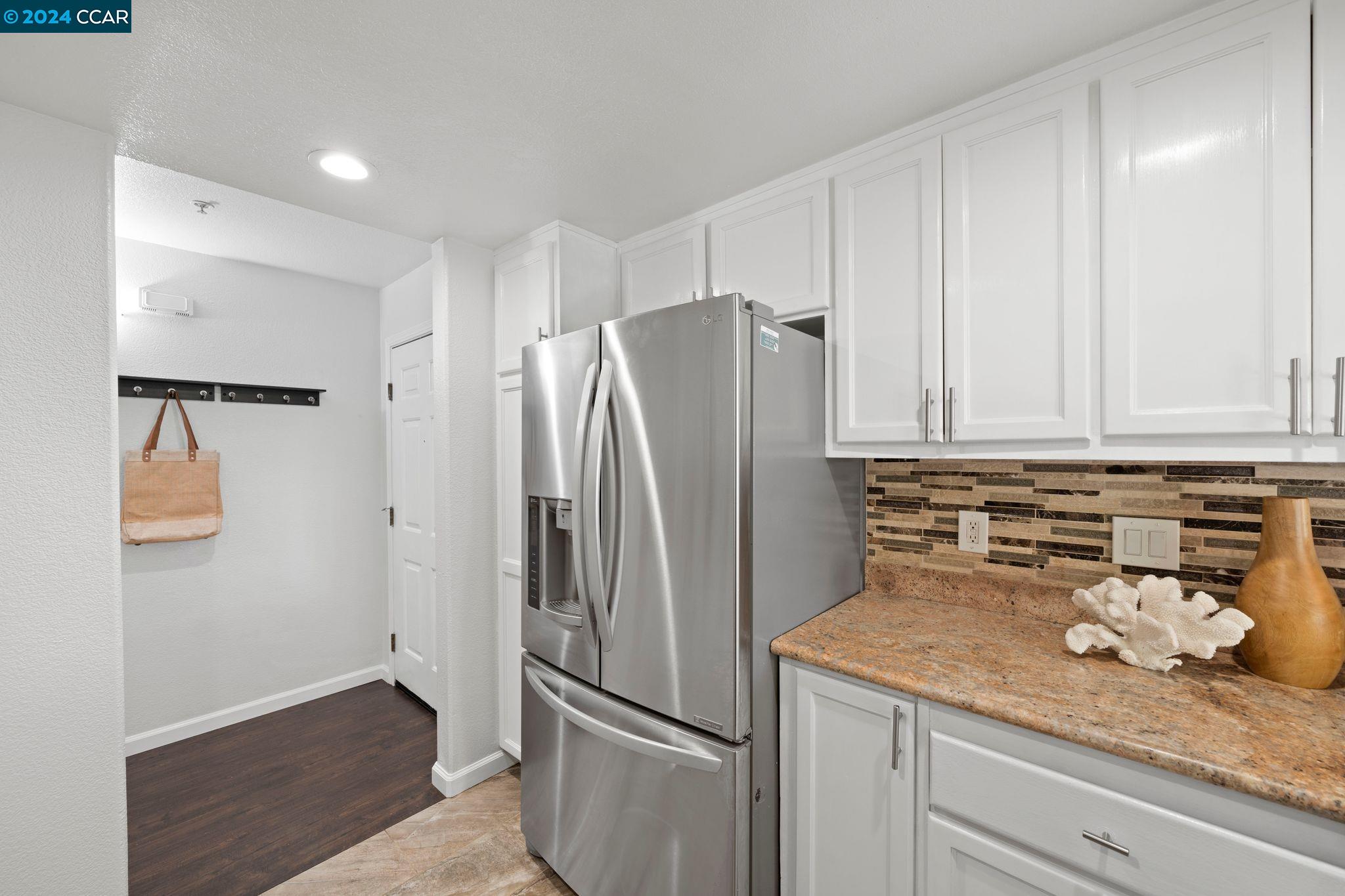 Detail Gallery Image 5 of 36 For 21314 Gary Dr #101,  Hayward,  CA 94546 - 3 Beds | 2 Baths