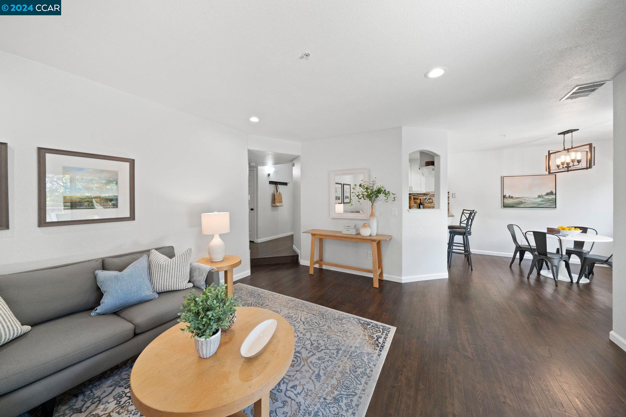 Detail Gallery Image 9 of 36 For 21314 Gary Dr #101,  Hayward,  CA 94546 - 3 Beds | 2 Baths